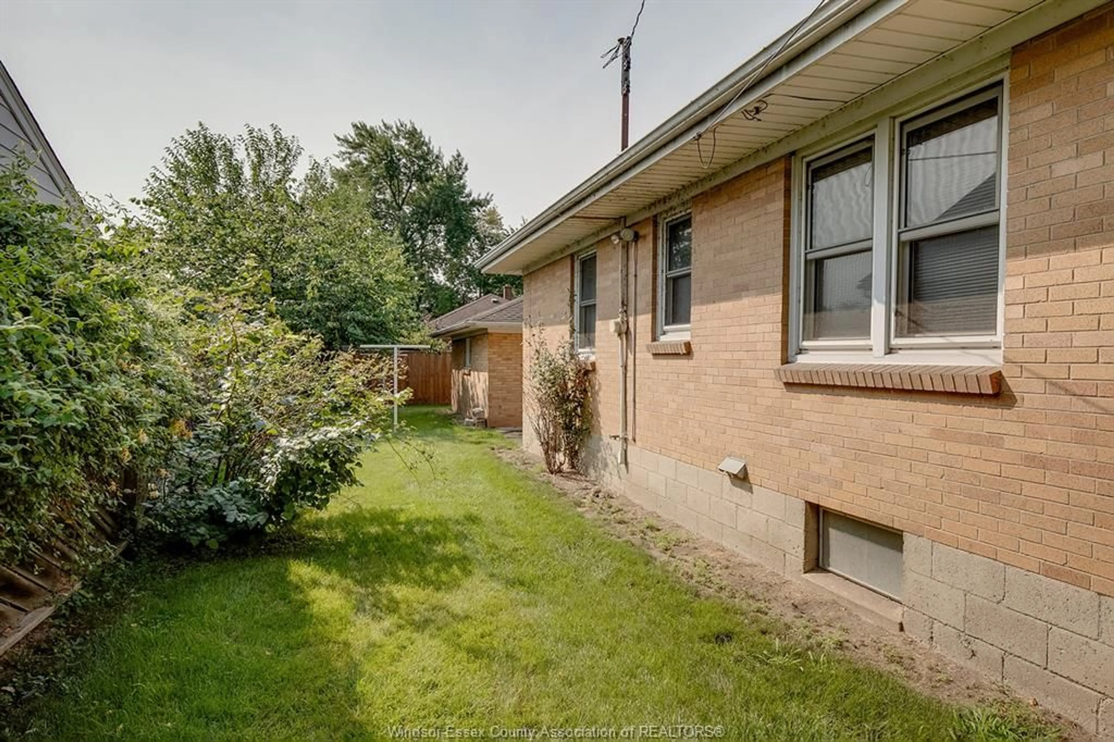 Unknown for 4305 PLEASANT Pl, Windsor Ontario N8Y 2E9