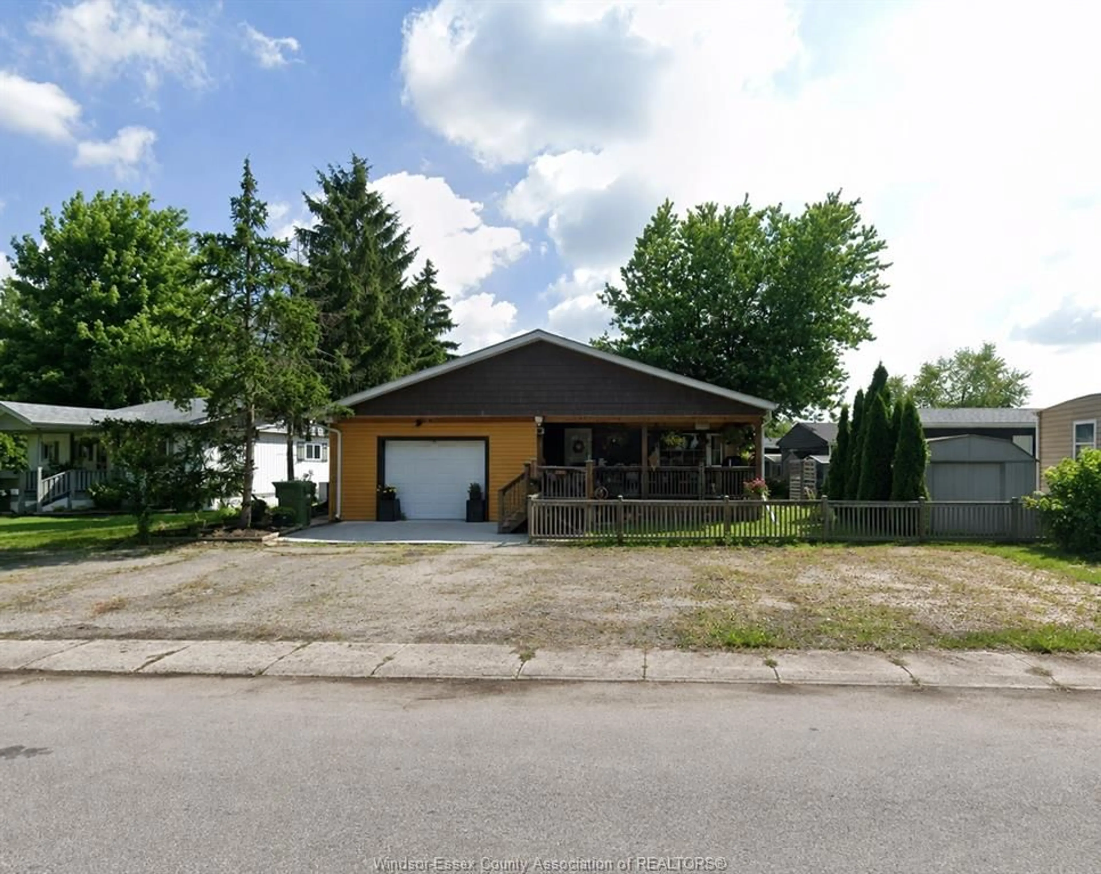 Unknown for 187 DANA Dr, Essex Ontario N8M 2Y6