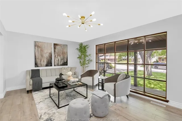 3045 CLAXTON Crt, Windsor 2