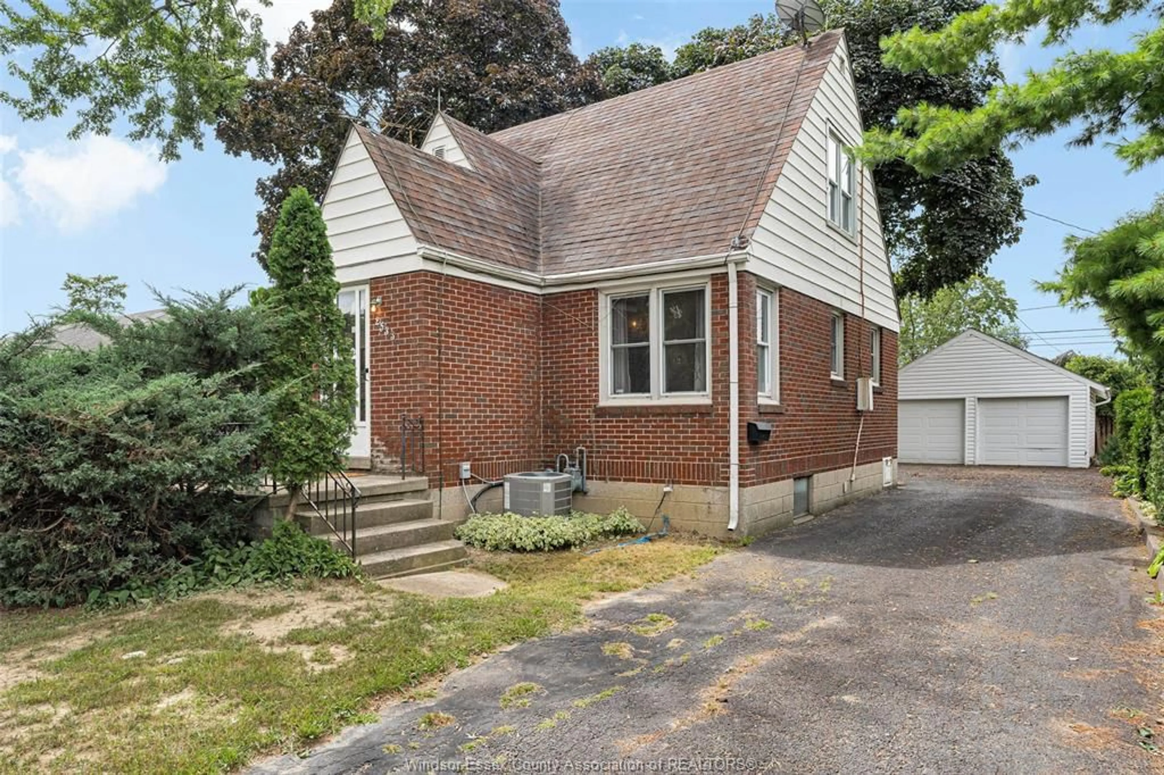 Home with brick exterior material, street for 2533 PRINCESS, Windsor Ontario N8T 1V6