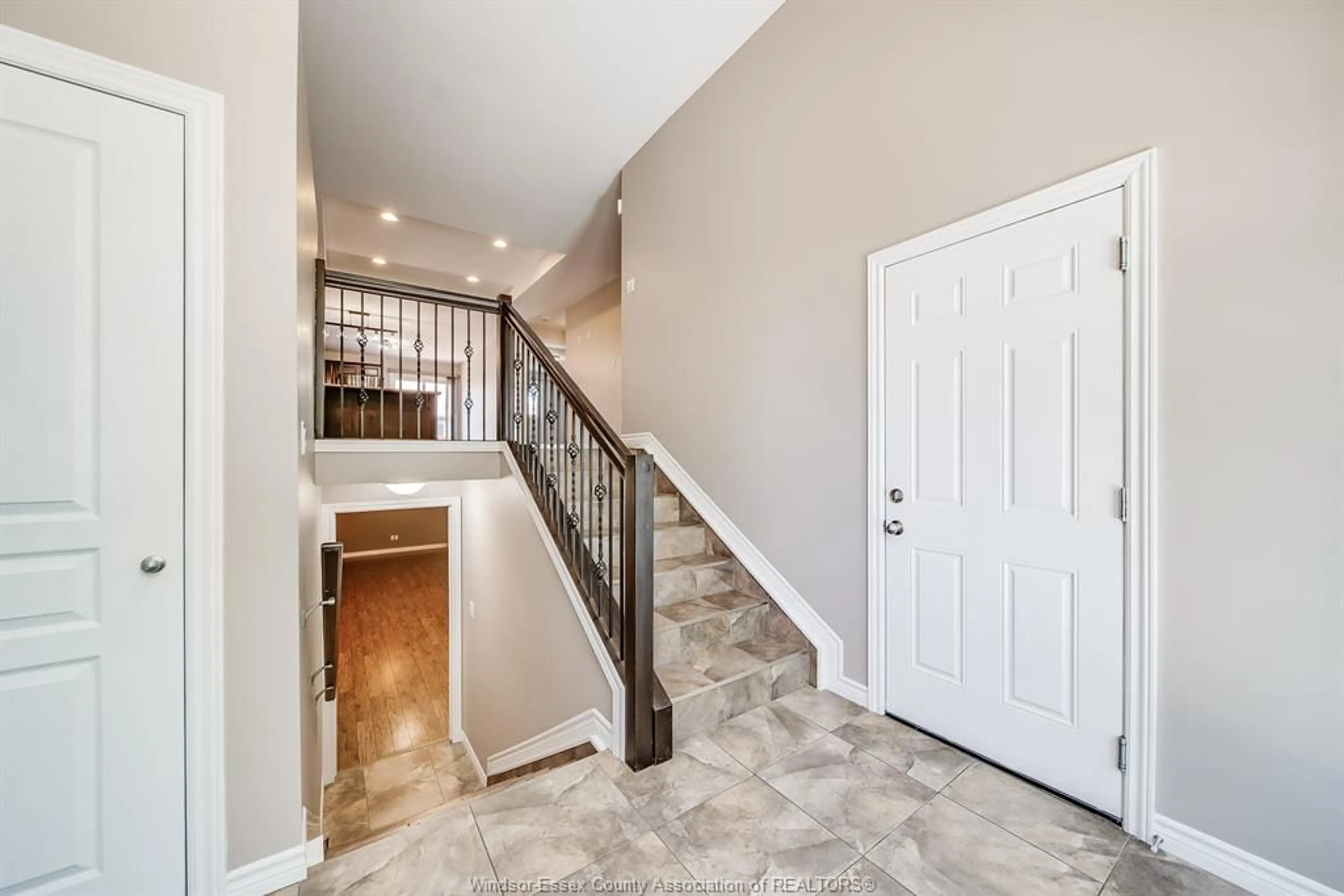 Indoor entryway for 11916 BOULDER CRES., Windsor Ontario N8P 1Z6