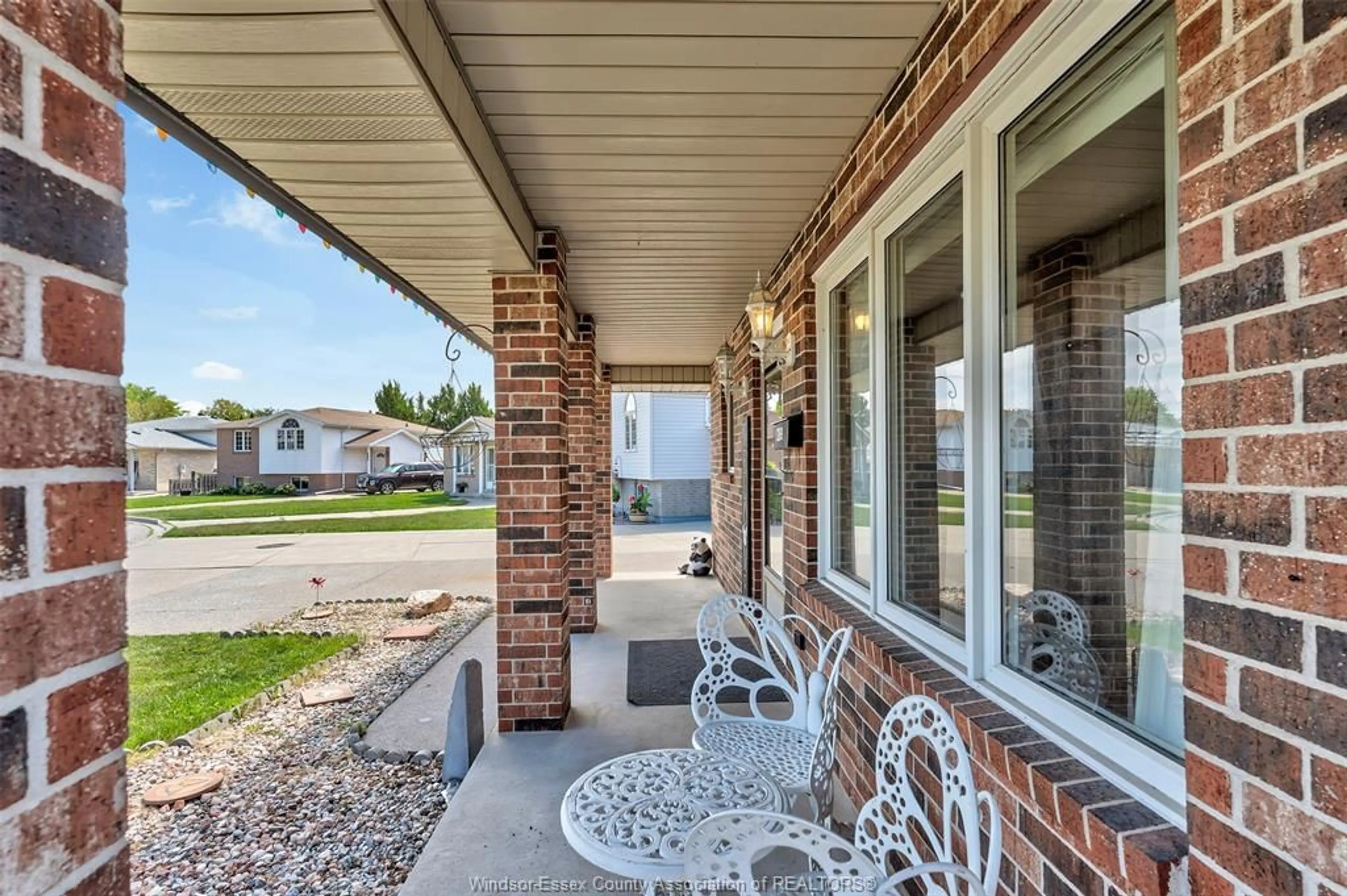Patio, water/lake/river/ocean view for 3269 CANDLEWOOD Cres, Windsor Ontario N8W 5M8