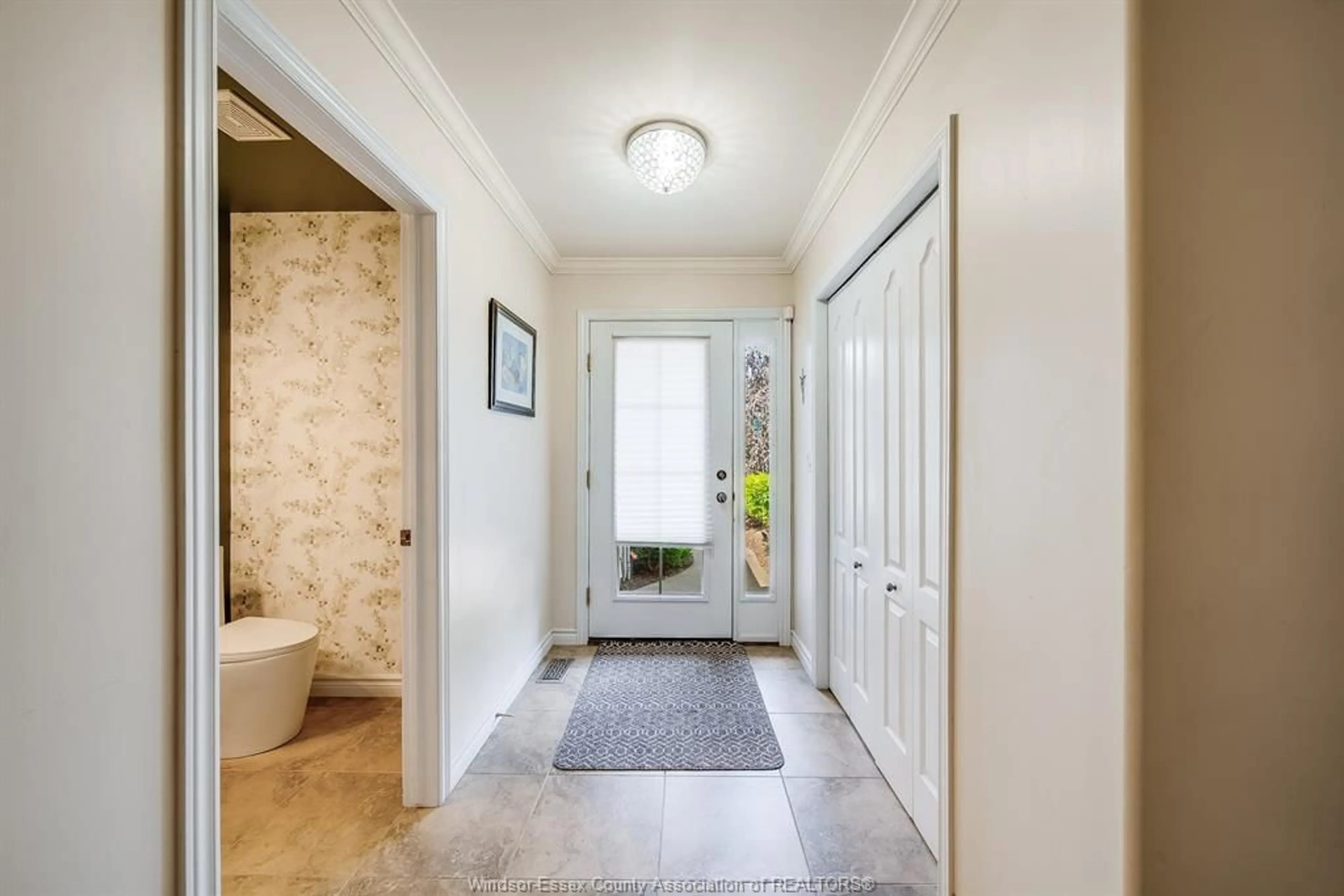 Indoor entryway for 205 WHISPER CREEK Cir, Tecumseh Ontario N9K 1G3