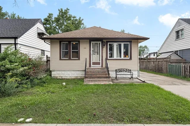 1547 ELLROSE Ave, Windsor 3