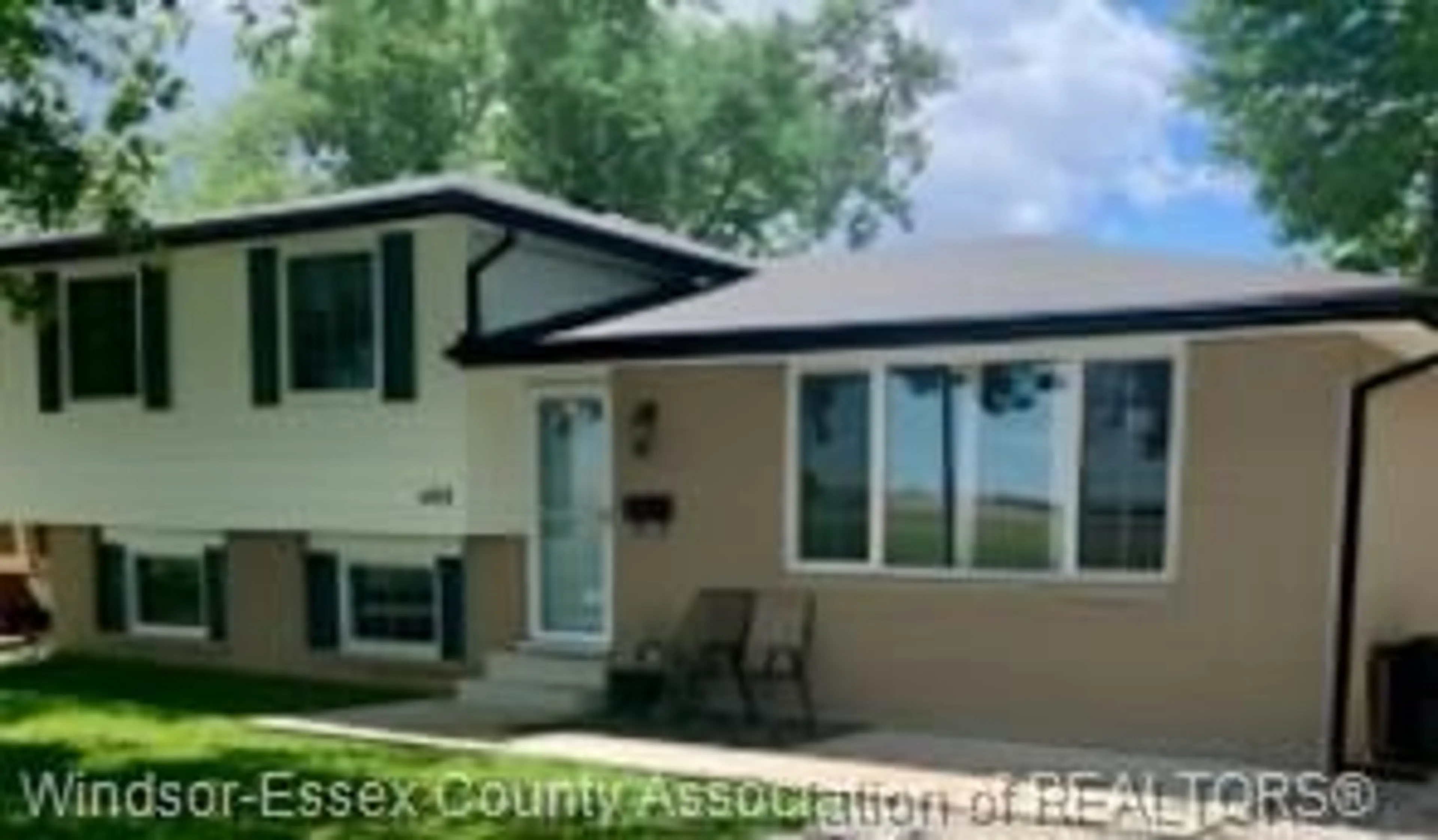 Home with vinyl exterior material, street for 440 FRYER St, Amherstburg Ontario N9V 2M1