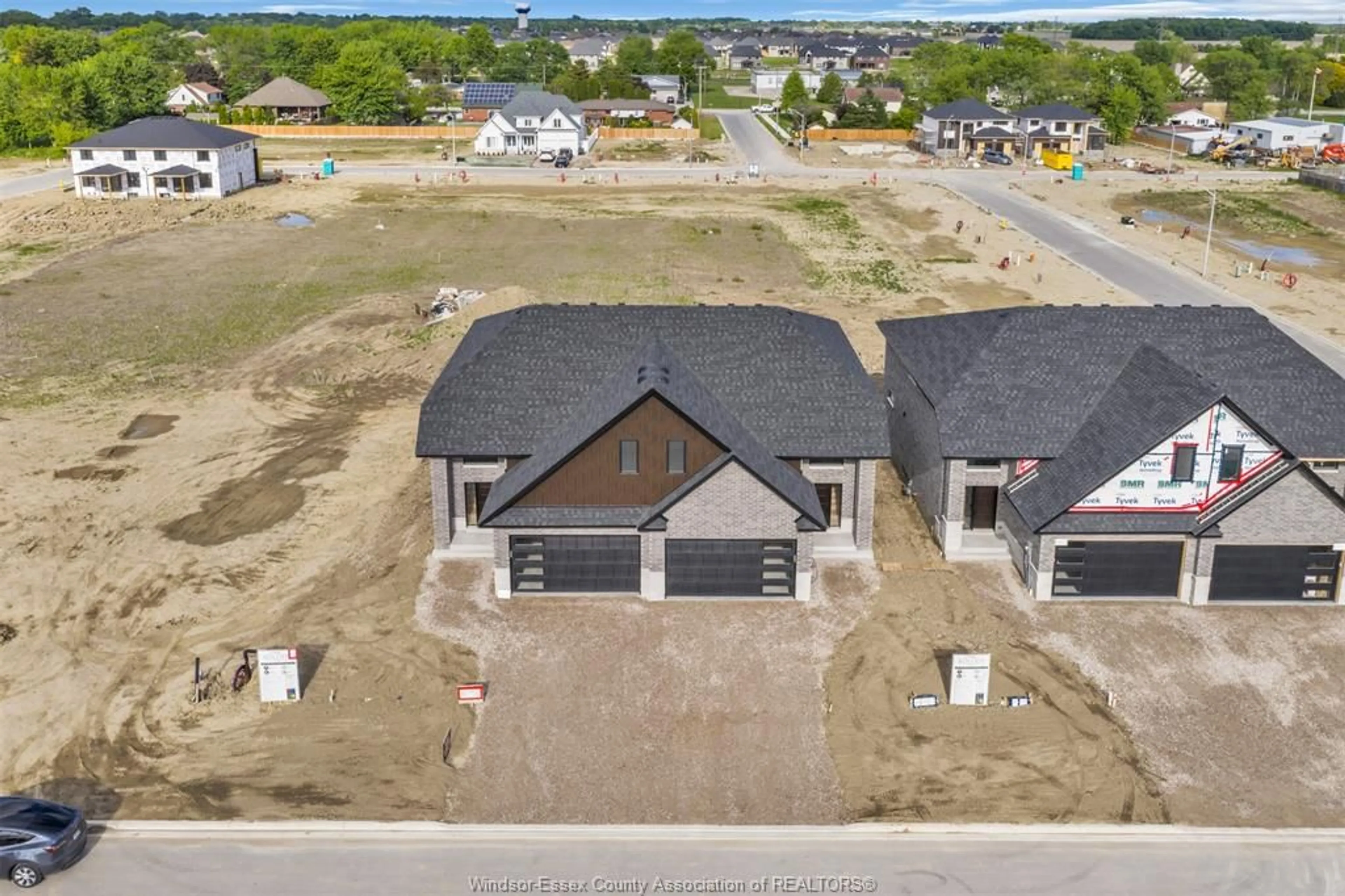 A pic from outside/outdoor area/front of a property/back of a property/a pic from drone, unknown for 664 LINDEN, Lakeshore Ontario N0R 1A0