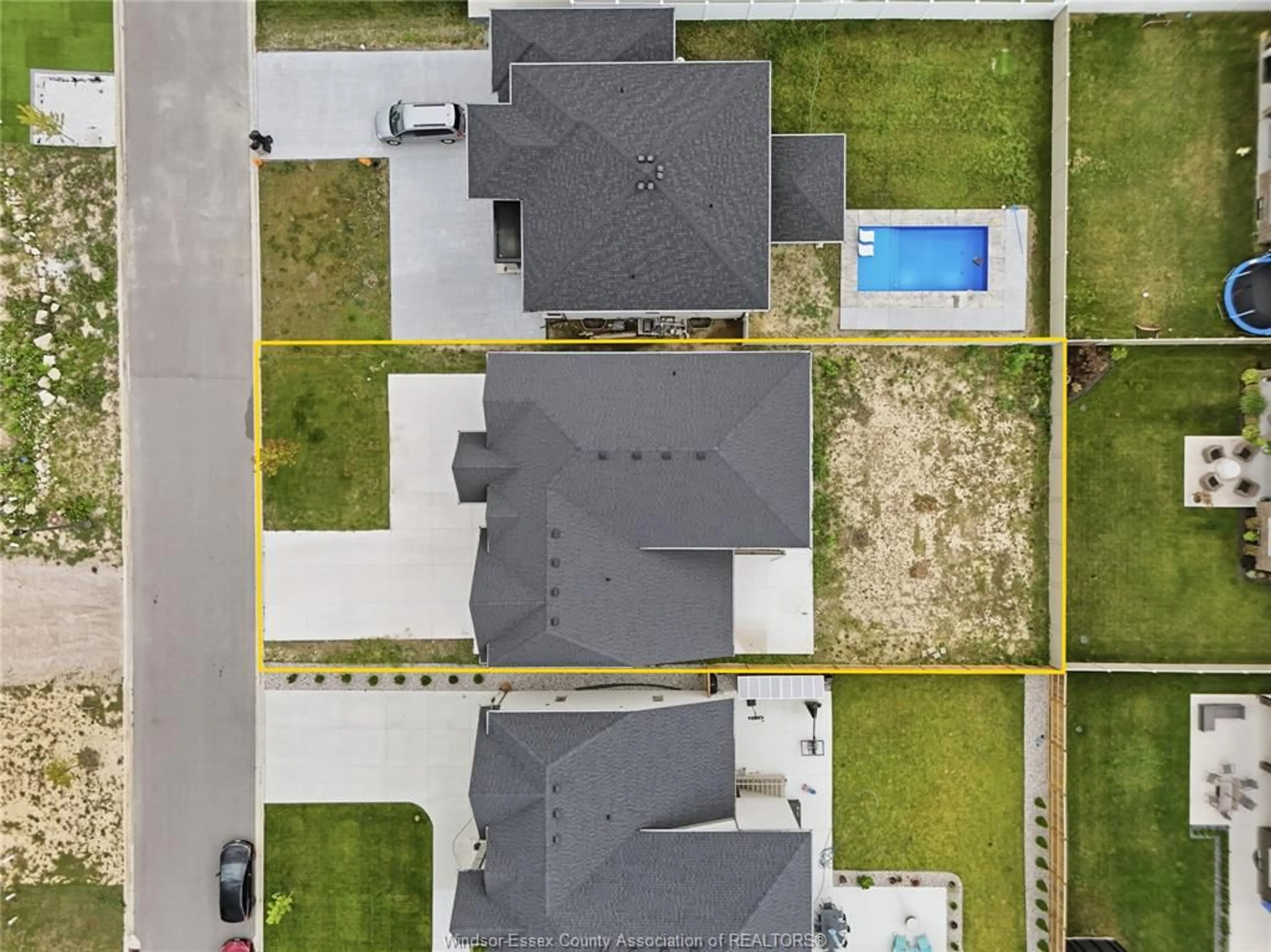A pic from outside/outdoor area/front of a property/back of a property/a pic from drone, street for 335 BENSON Crt, Amherstburg Ontario N9V 0G7