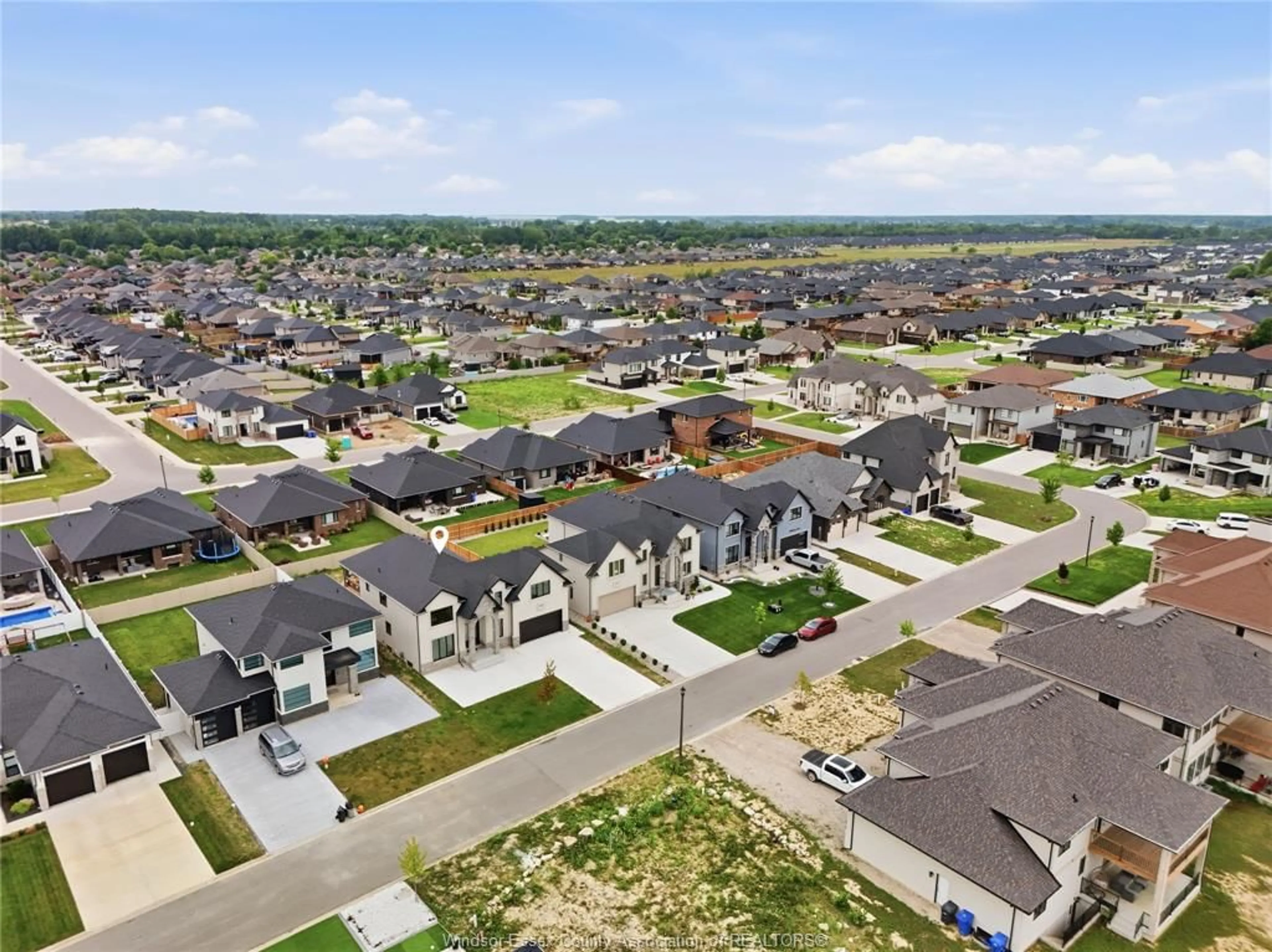 A pic from outside/outdoor area/front of a property/back of a property/a pic from drone, street for 335 BENSON Crt, Amherstburg Ontario N9V 0G7