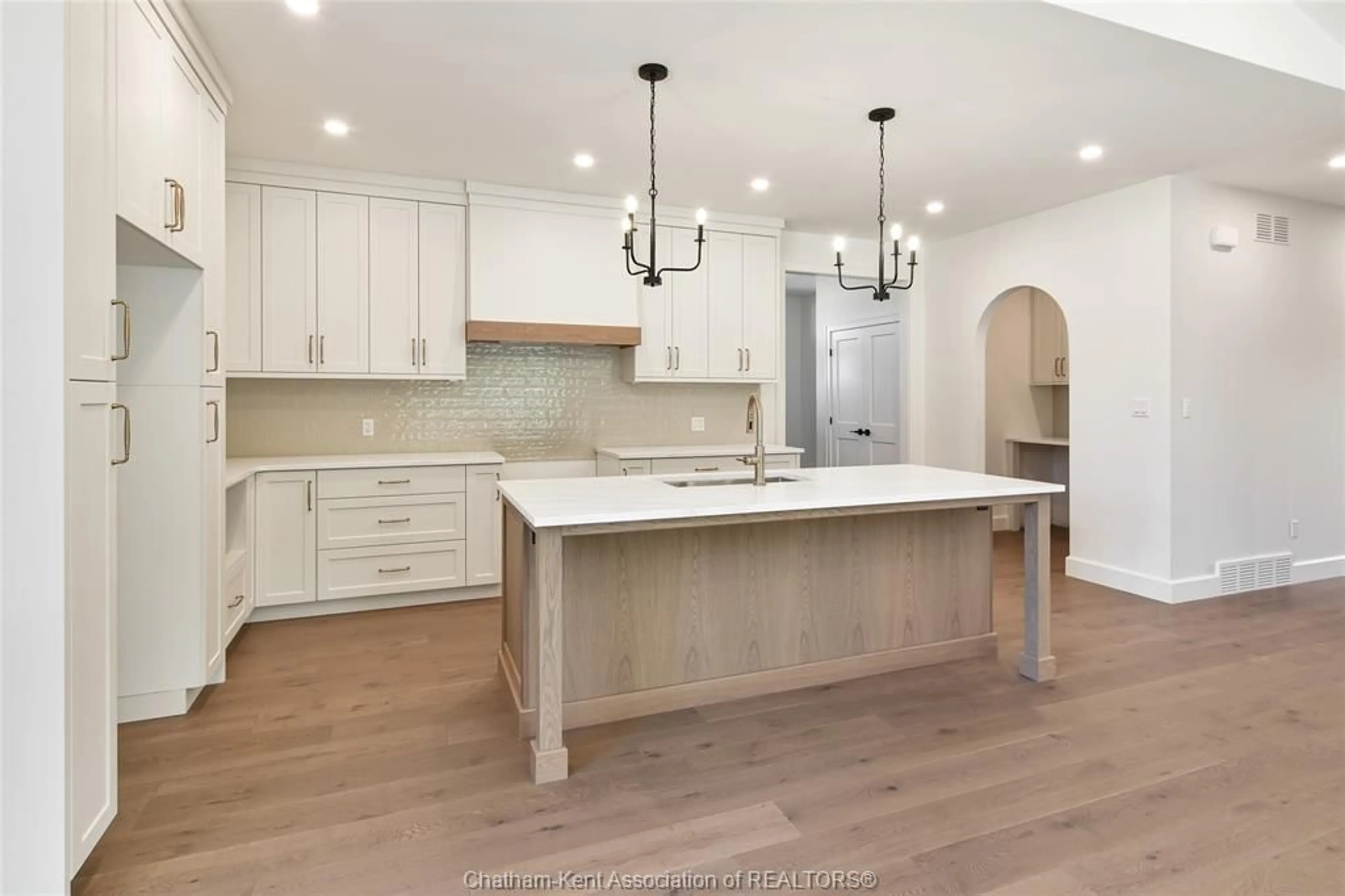 Open concept kitchen, unknown for 67 Rosewood Cres, Chatham Ontario N7M 0P4