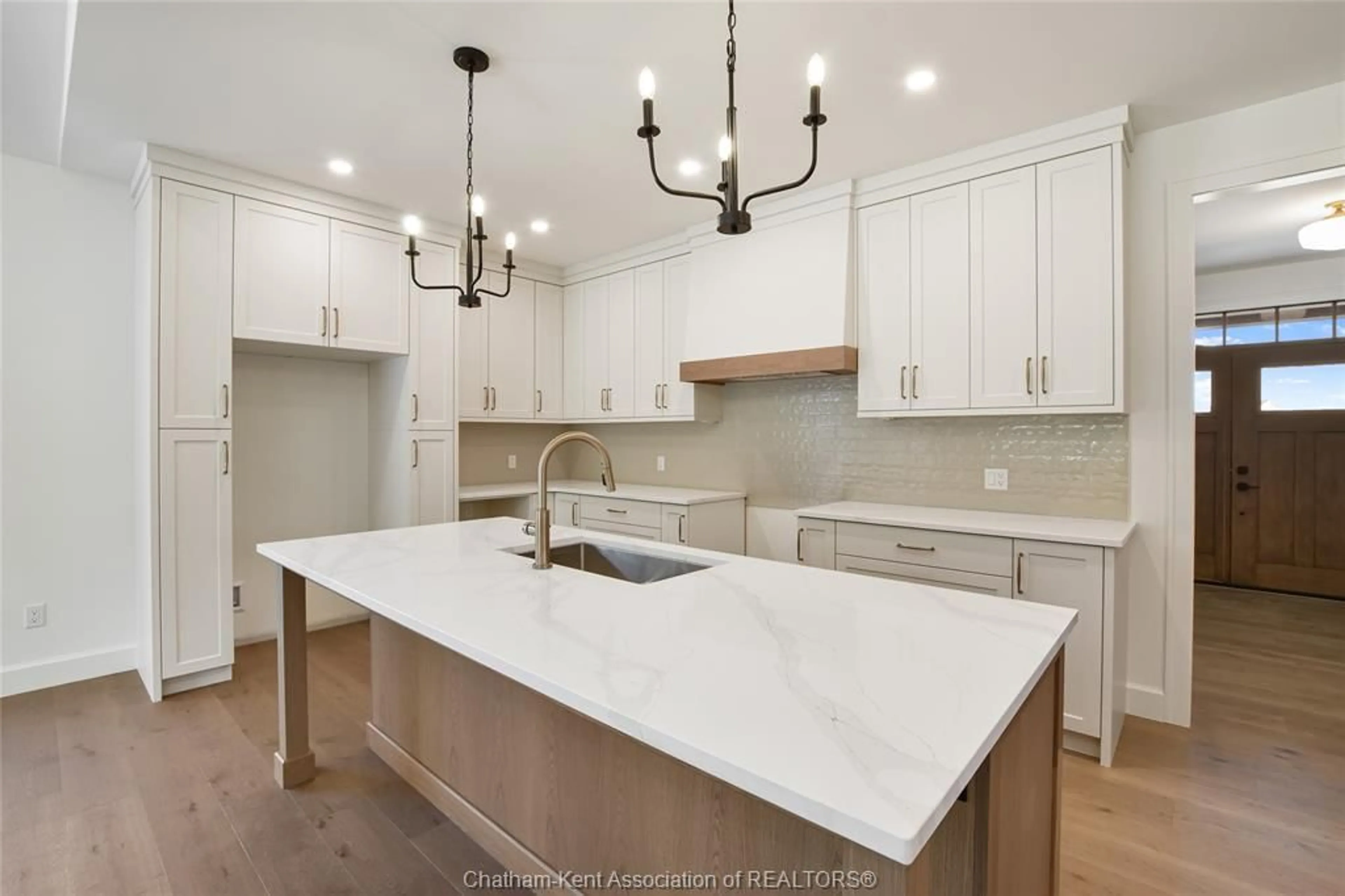 Open concept kitchen, ceramic/tile floor for 67 Rosewood Cres, Chatham Ontario N7M 0P4