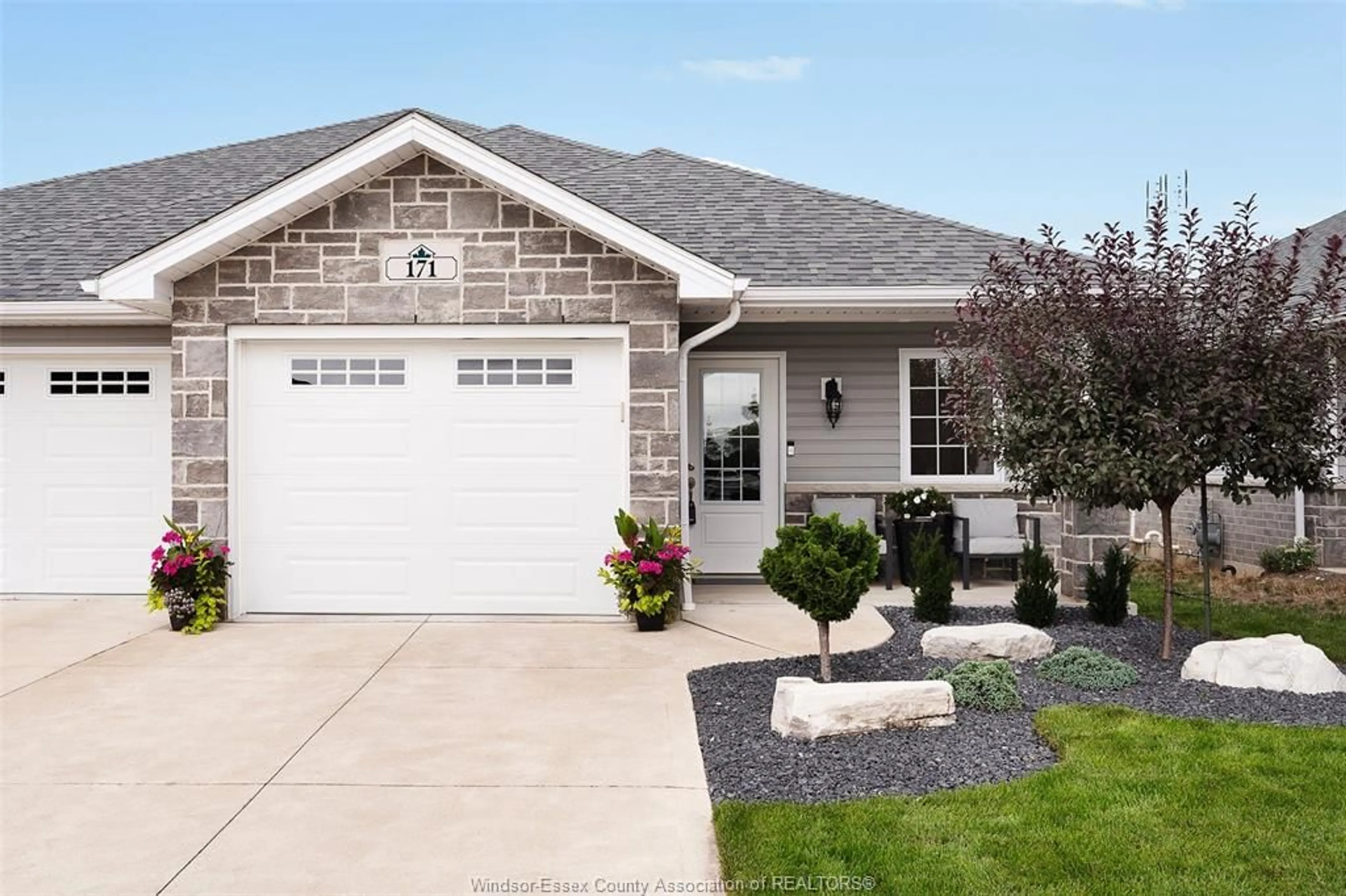 Home with vinyl exterior material, street for 171 MEADOWVIEW Ave, Amherstburg Ontario N9V 0E9
