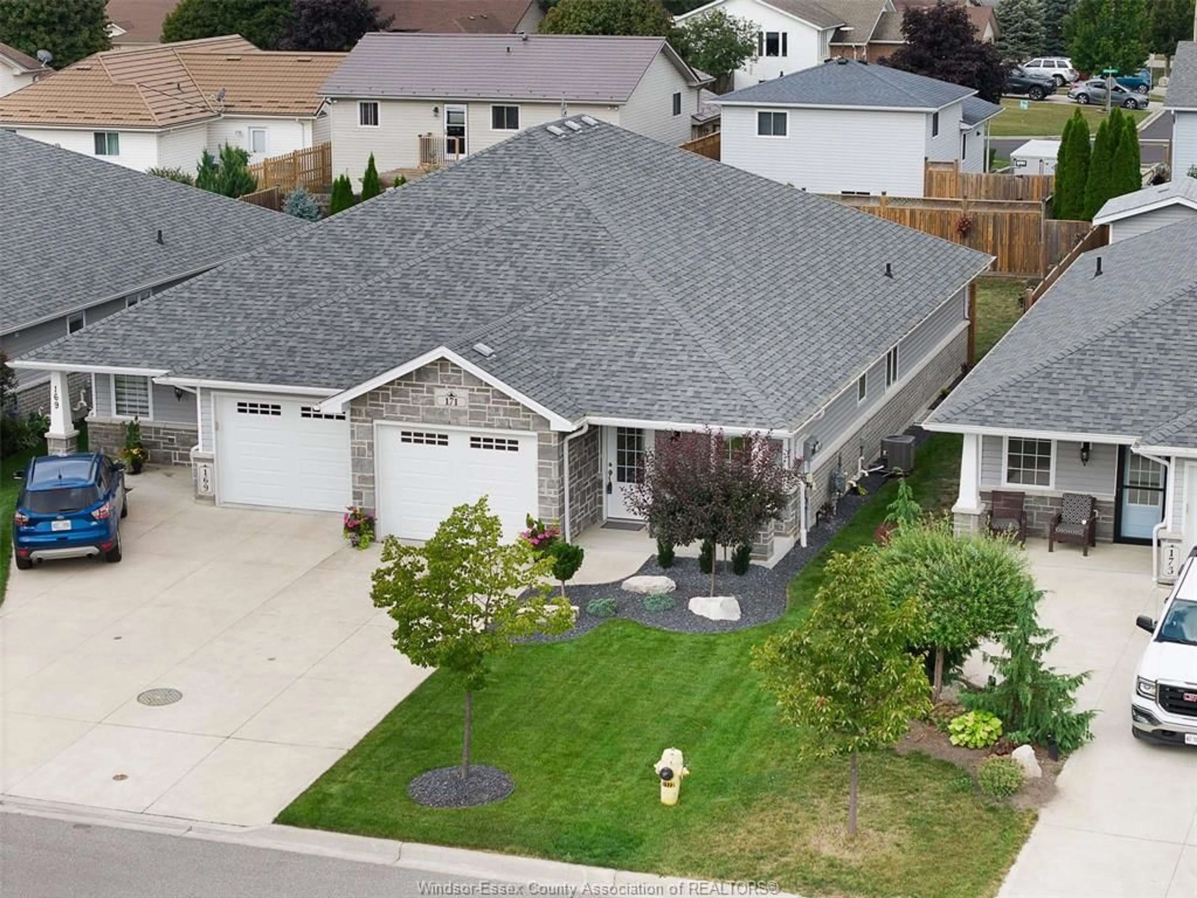 A pic from outside/outdoor area/front of a property/back of a property/a pic from drone, street for 171 MEADOWVIEW Ave, Amherstburg Ontario N9V 0E9