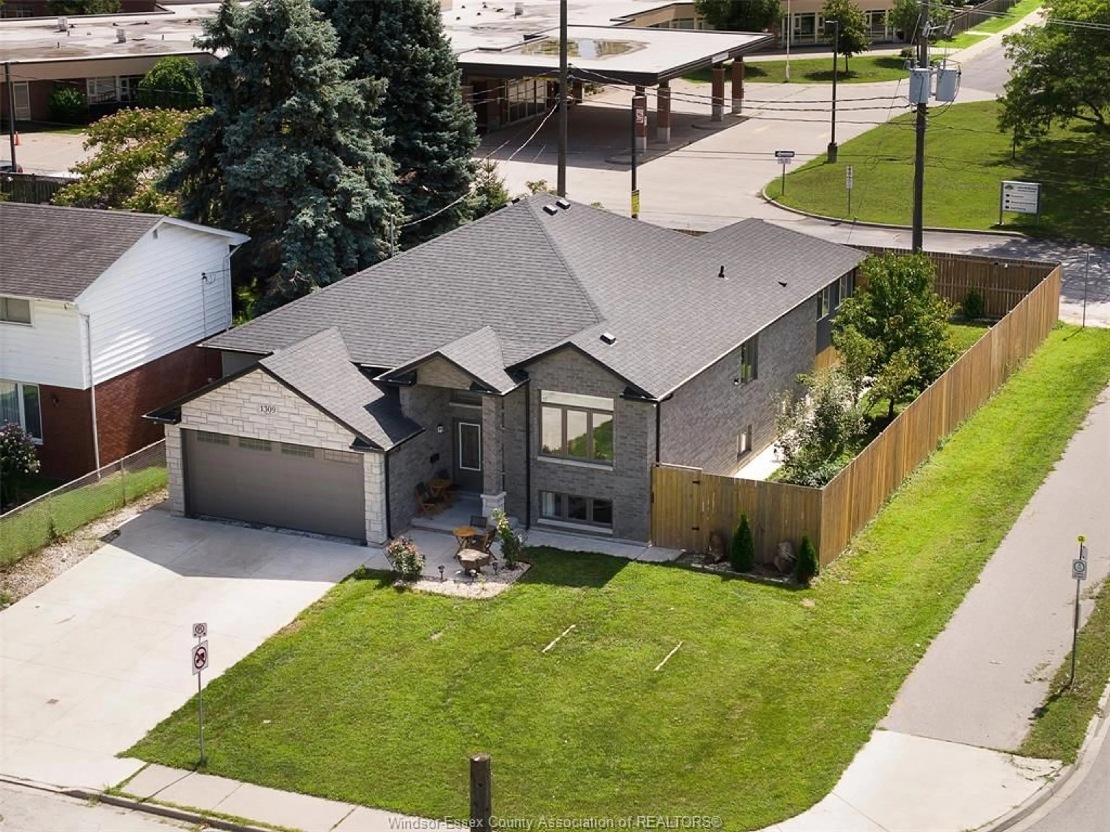 A pic from outside/outdoor area/front of a property/back of a property/a pic from drone, street for 1309 CHAPPELL Ave, Windsor Ontario N9C 3E1