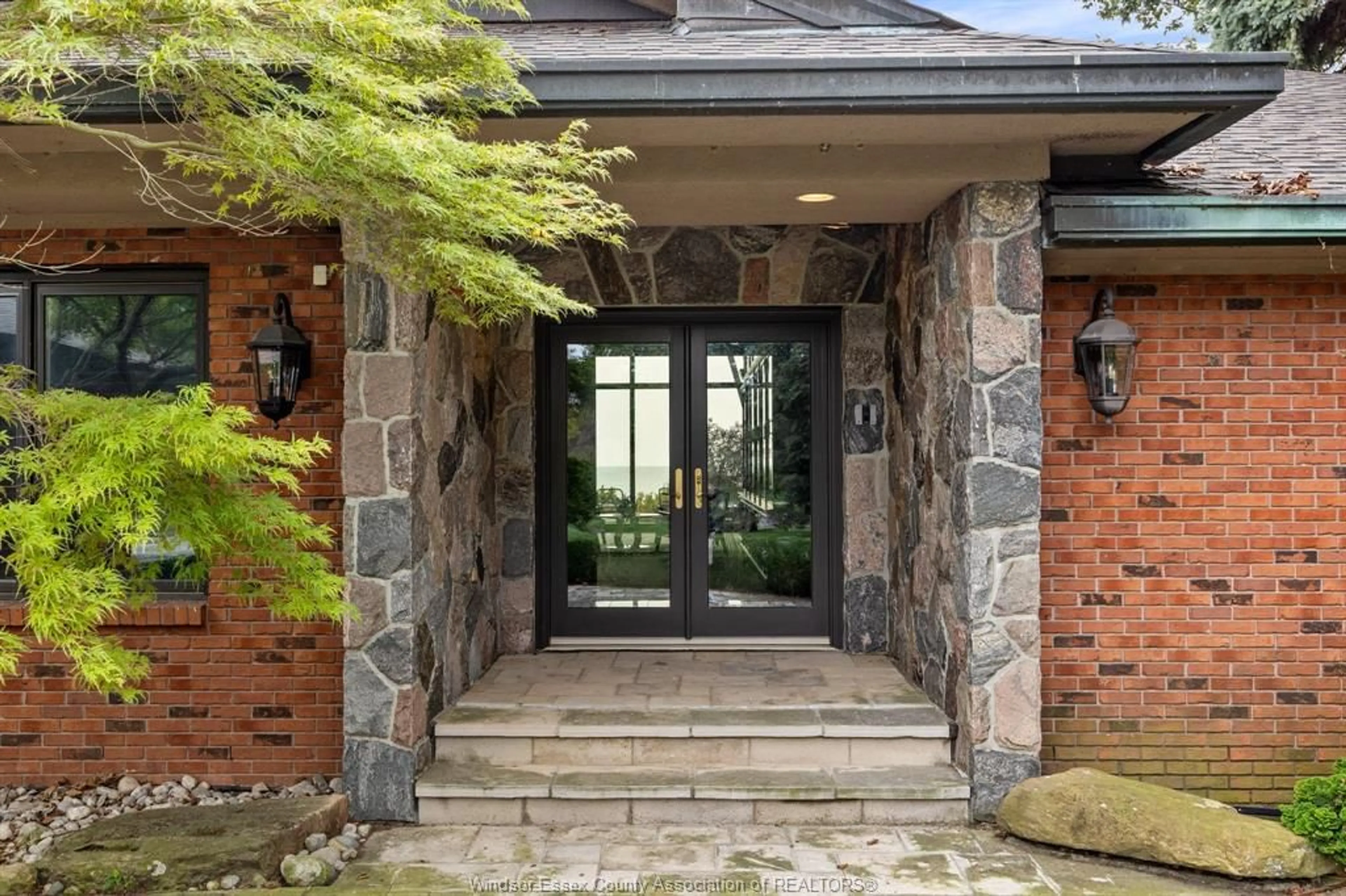 Indoor entryway for 881 COUNTY ROAD 50, Essex Ontario N0R 1G0