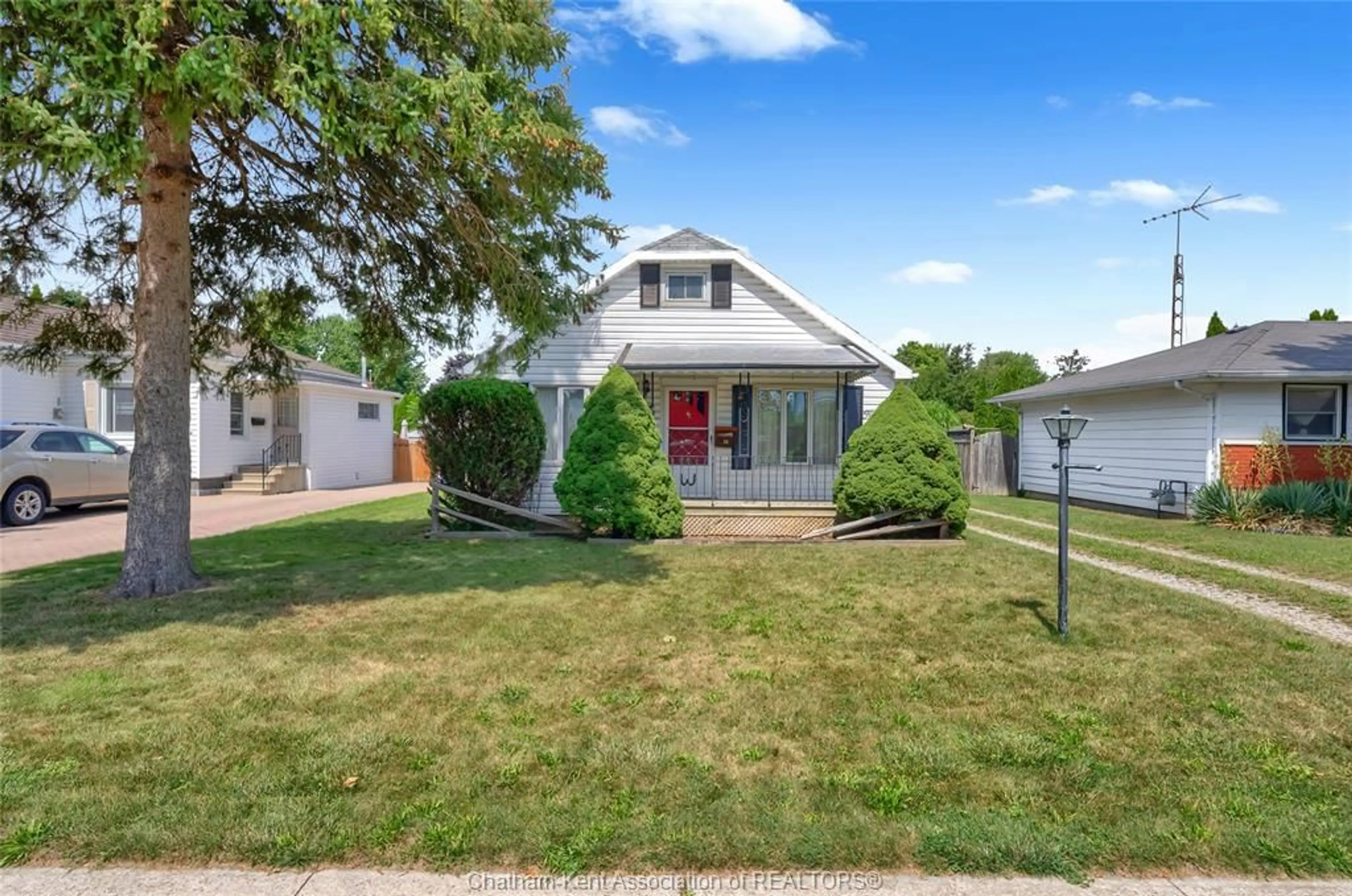Home with vinyl exterior material, street for 15 Oxley Dr, Chatham Ontario N7L 2K5