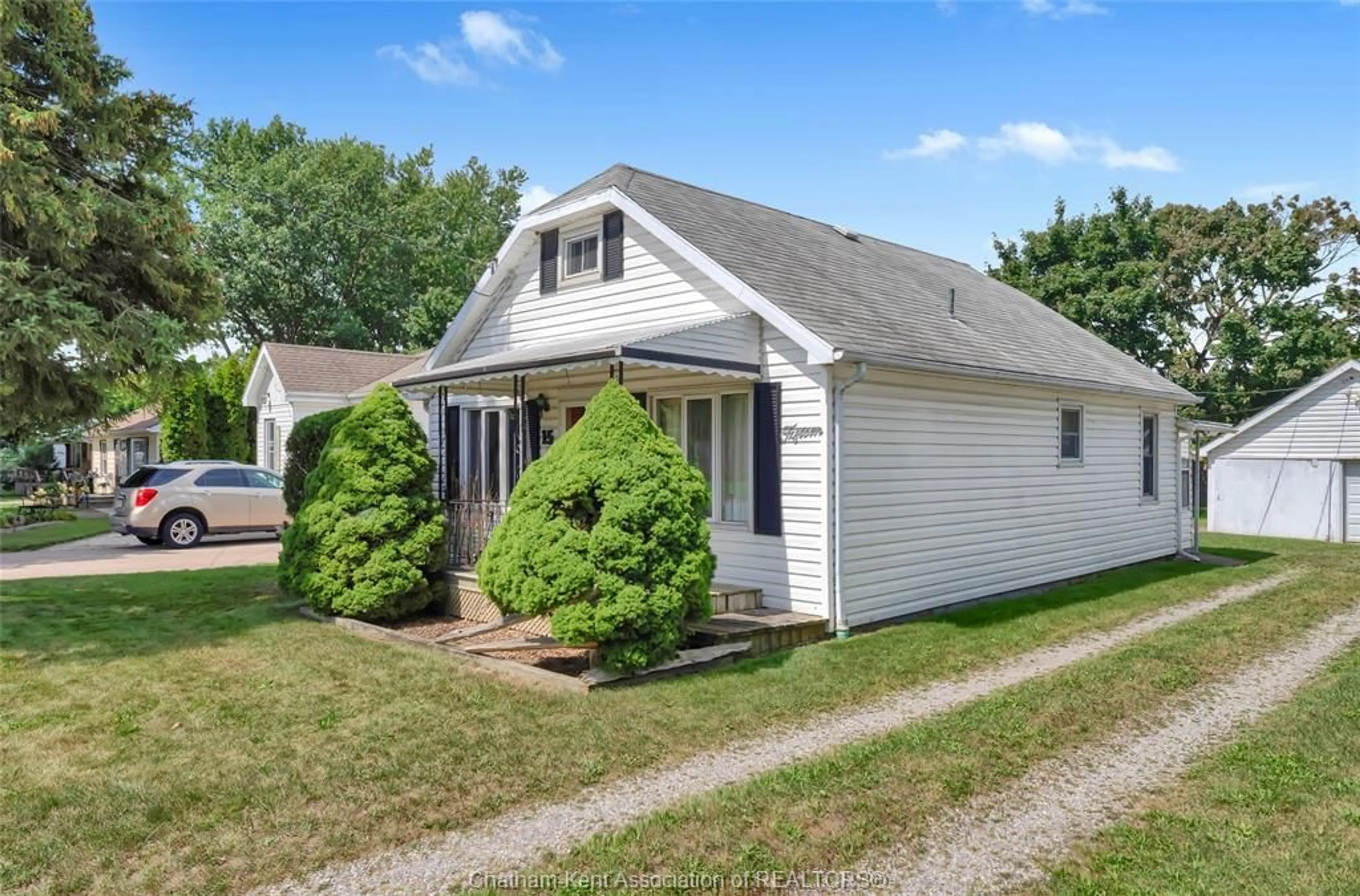 Home with vinyl exterior material, street for 15 Oxley Dr, Chatham Ontario N7L 2K5