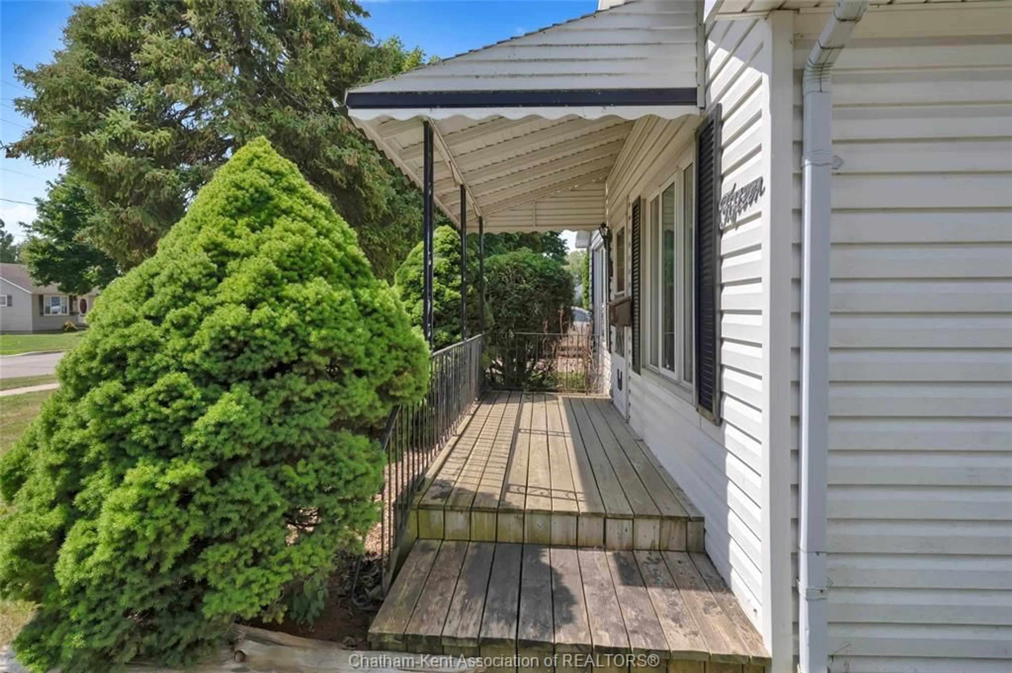 Patio, street for 15 Oxley Dr, Chatham Ontario N7L 2K5