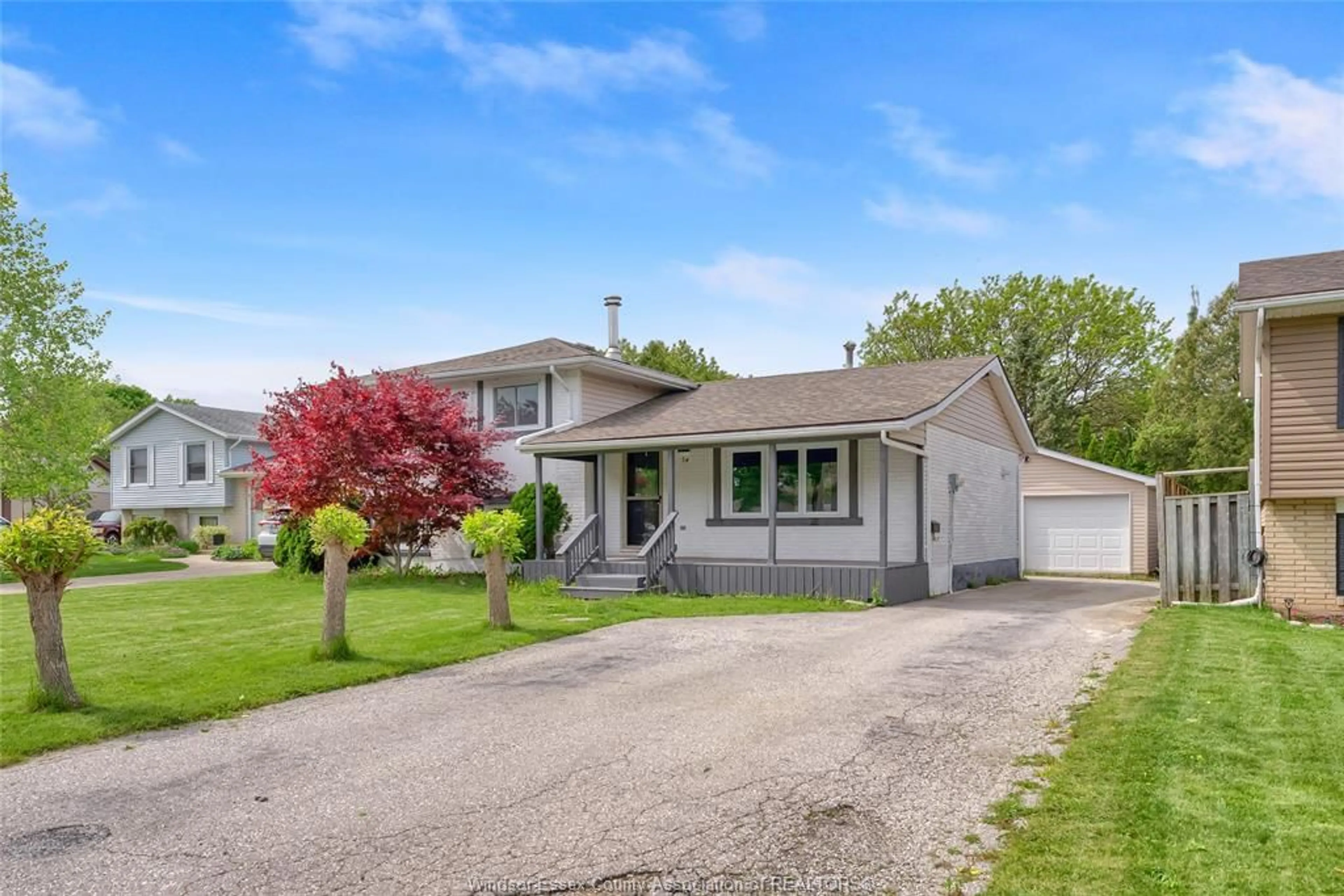 Home with vinyl exterior material, street for 74 CHESTNUT Dr, Chatham Ontario N7M 4Z1