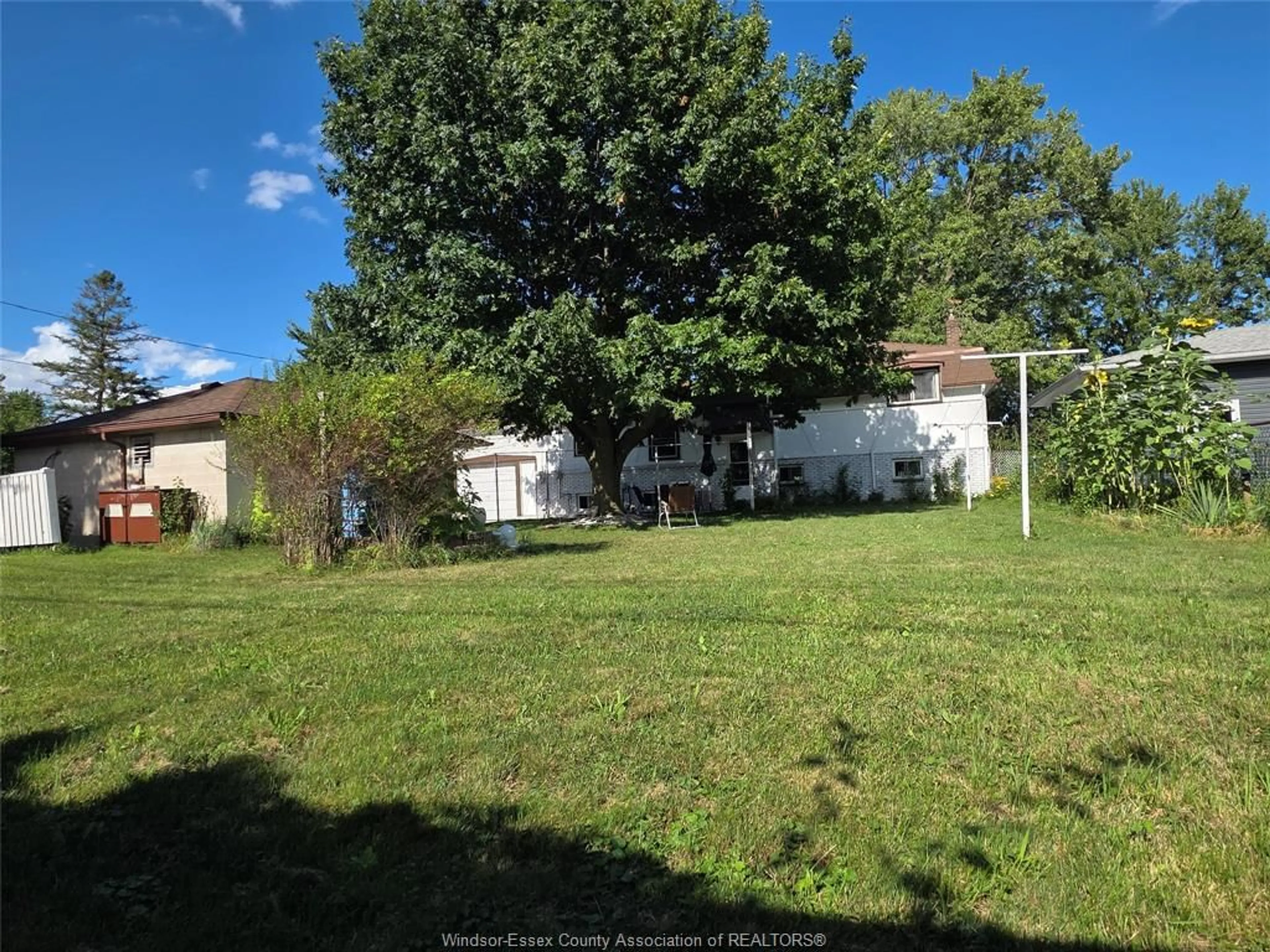 A pic from outside/outdoor area/front of a property/back of a property/a pic from drone, unknown for 3767 TURNER, Windsor Ontario N8W 3N2