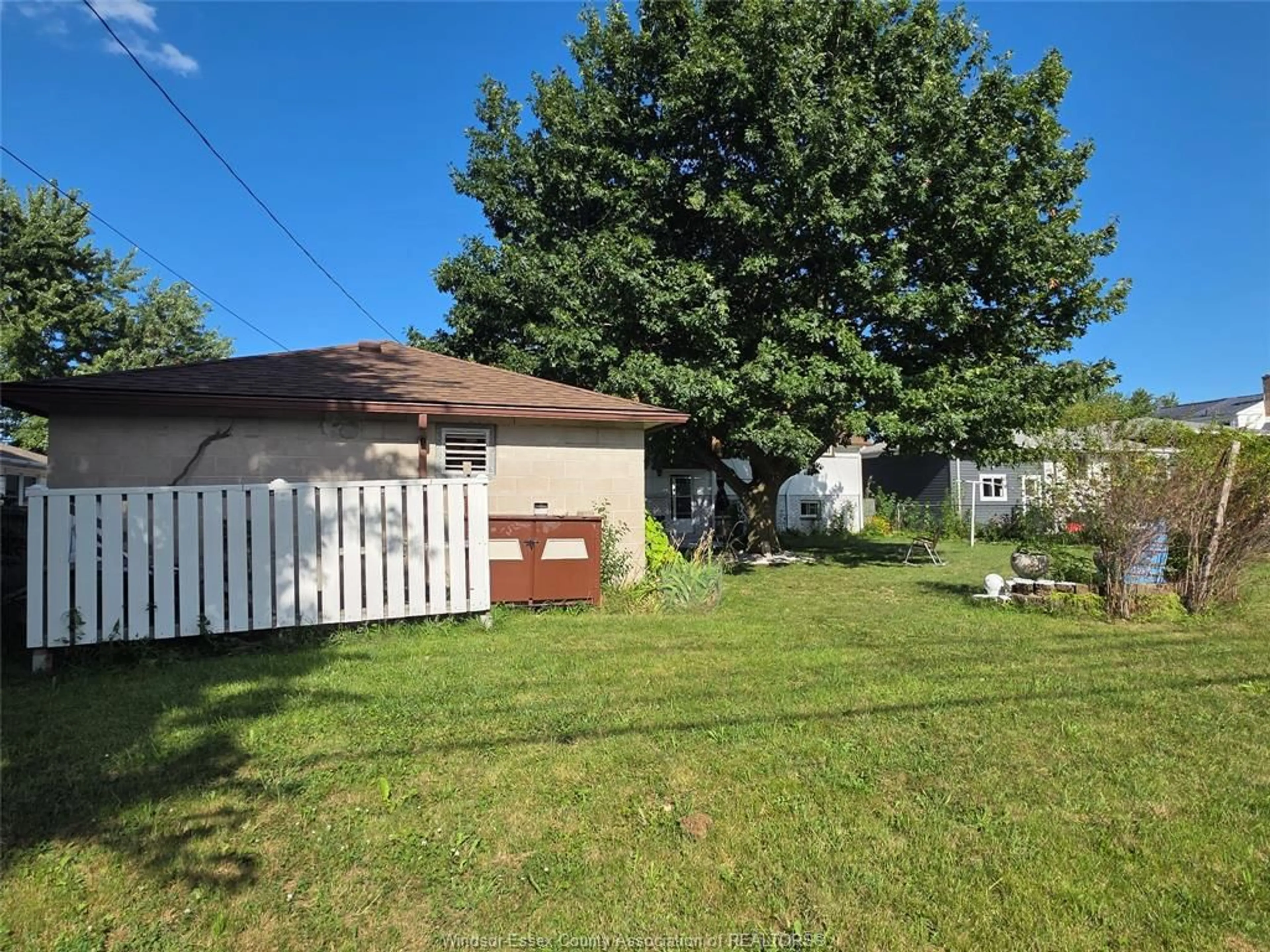 A pic from outside/outdoor area/front of a property/back of a property/a pic from drone, street for 3767 TURNER, Windsor Ontario N8W 3N2
