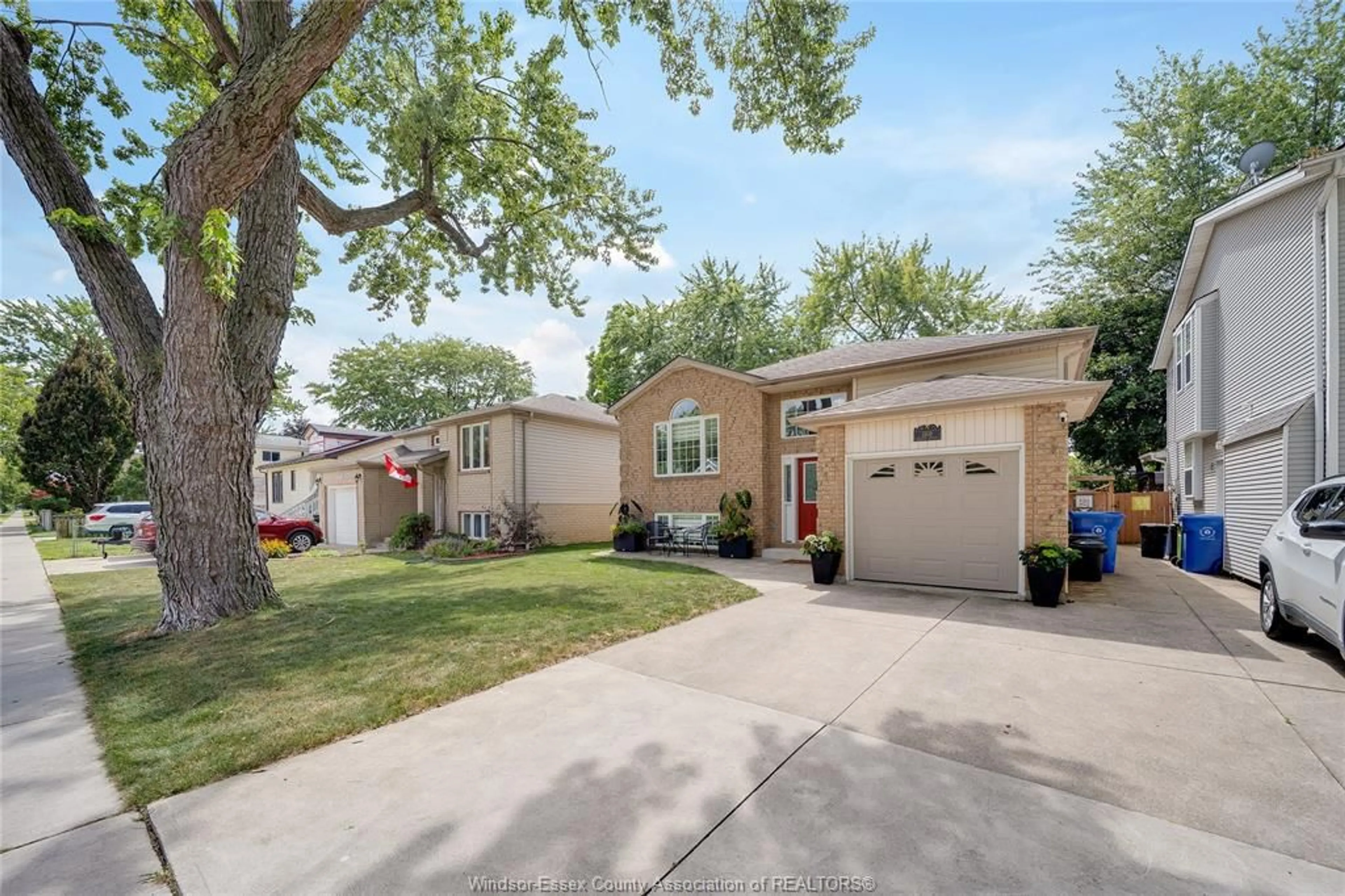Home with vinyl exterior material, street for 1309 ELLROSE, Windsor Ontario N8Y 3X3