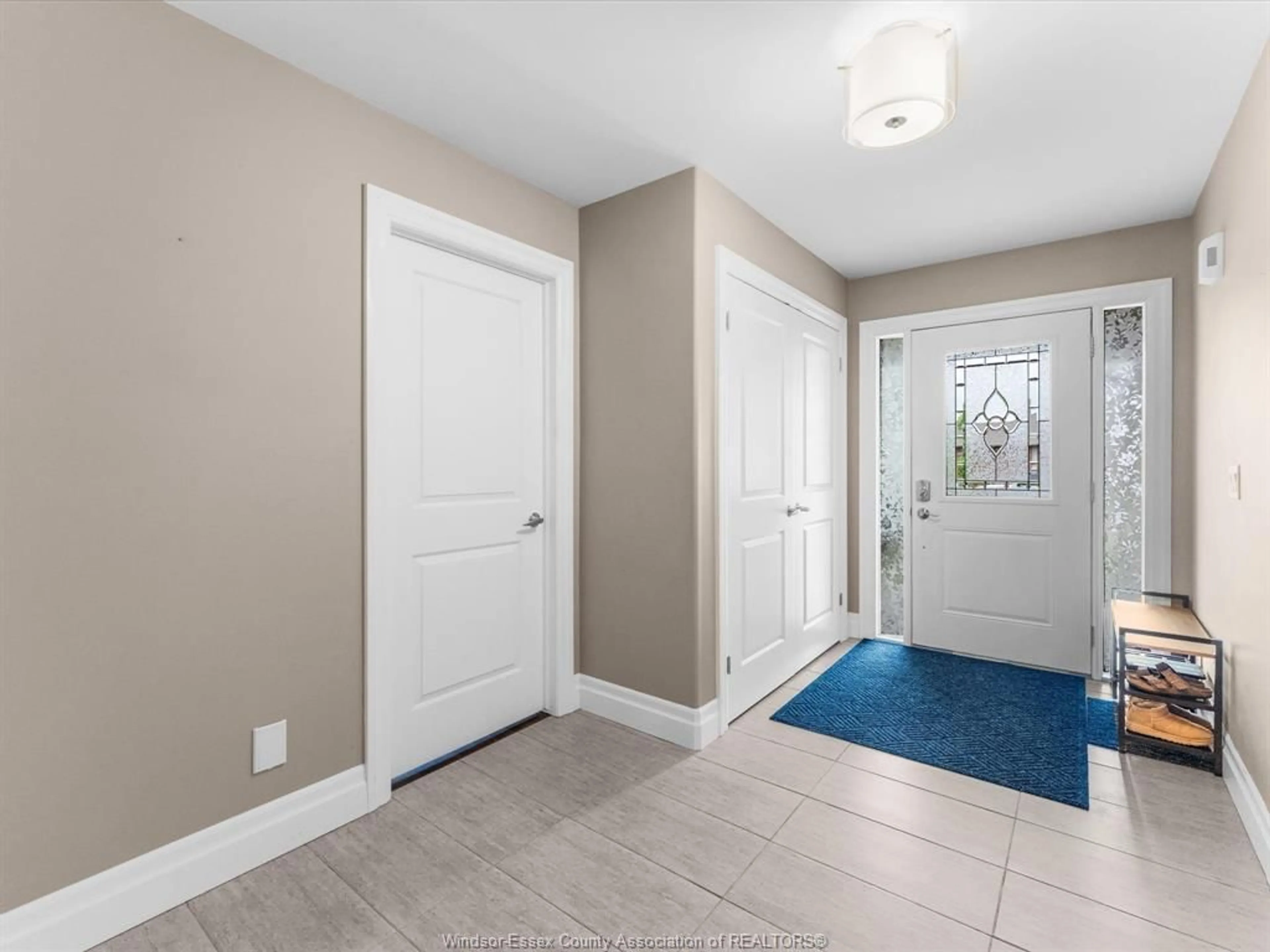 Indoor entryway for 500 BROWN Cres, Amherstburg Ontario N9V 0B9
