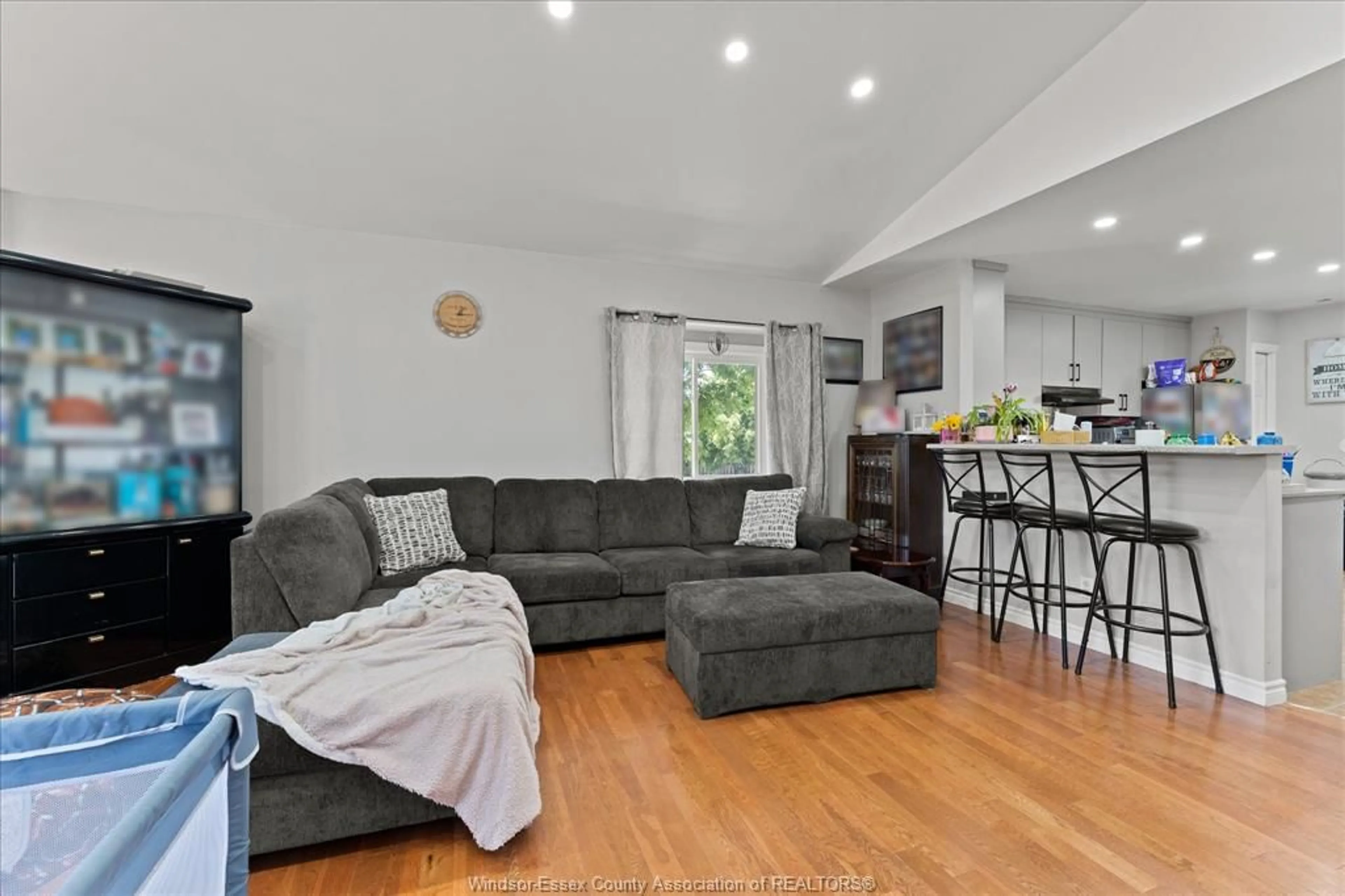 Living room with furniture, unknown for 4697 HELSINKI Cres, Windsor Ontario N9G 3G2