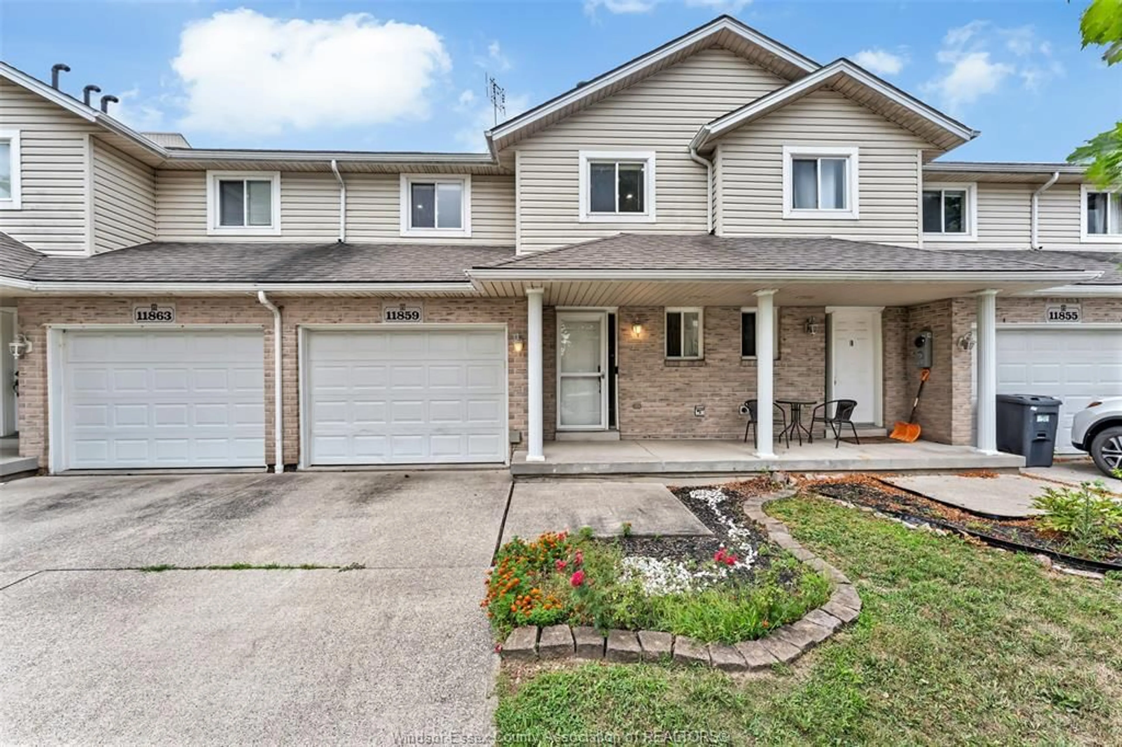 Home with vinyl exterior material, street for 11859 BROUILLETTE, Tecumseh Ontario N8N 4Z7