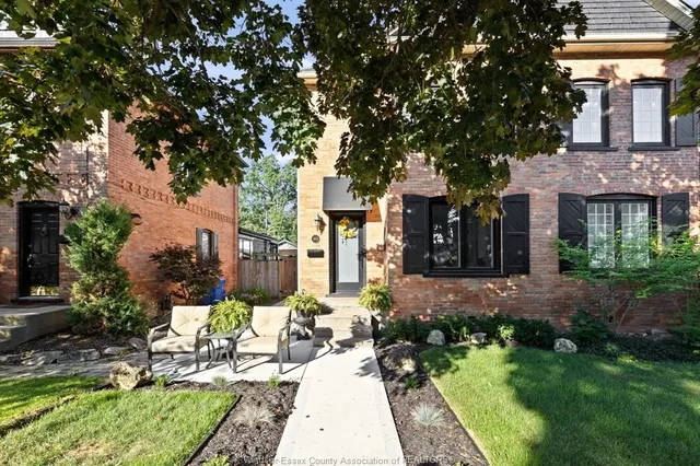 853 MONMOUTH, Windsor 2