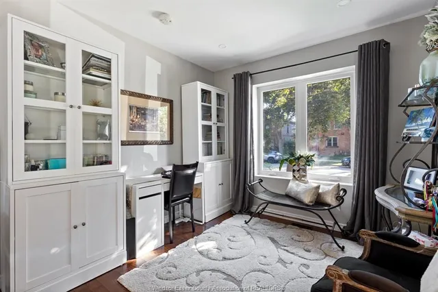 853 MONMOUTH, Windsor 5