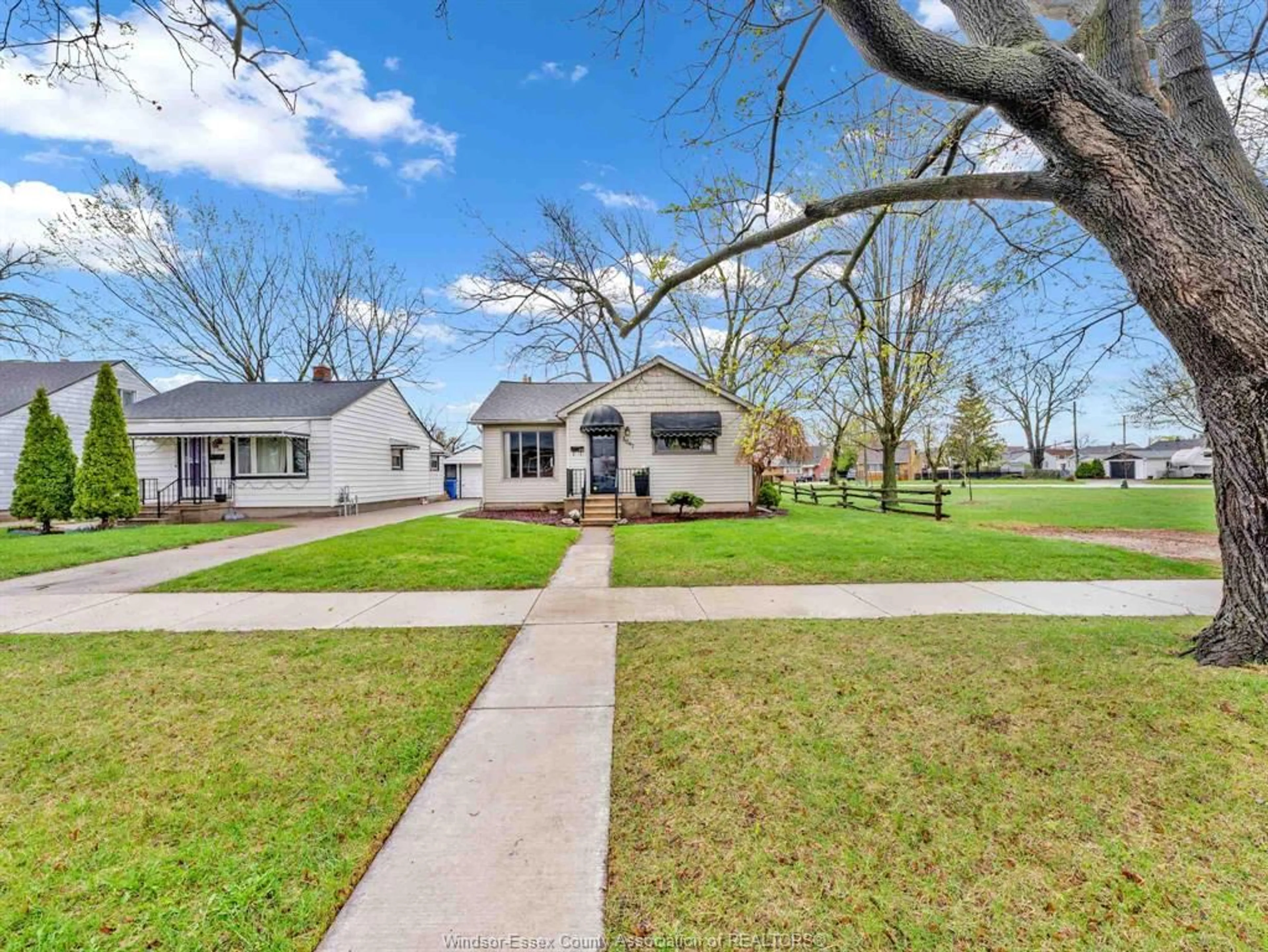 A pic from outside/outdoor area/front of a property/back of a property/a pic from drone, street for 3647 Matchett Rd, Windsor Ontario N9C 2A1