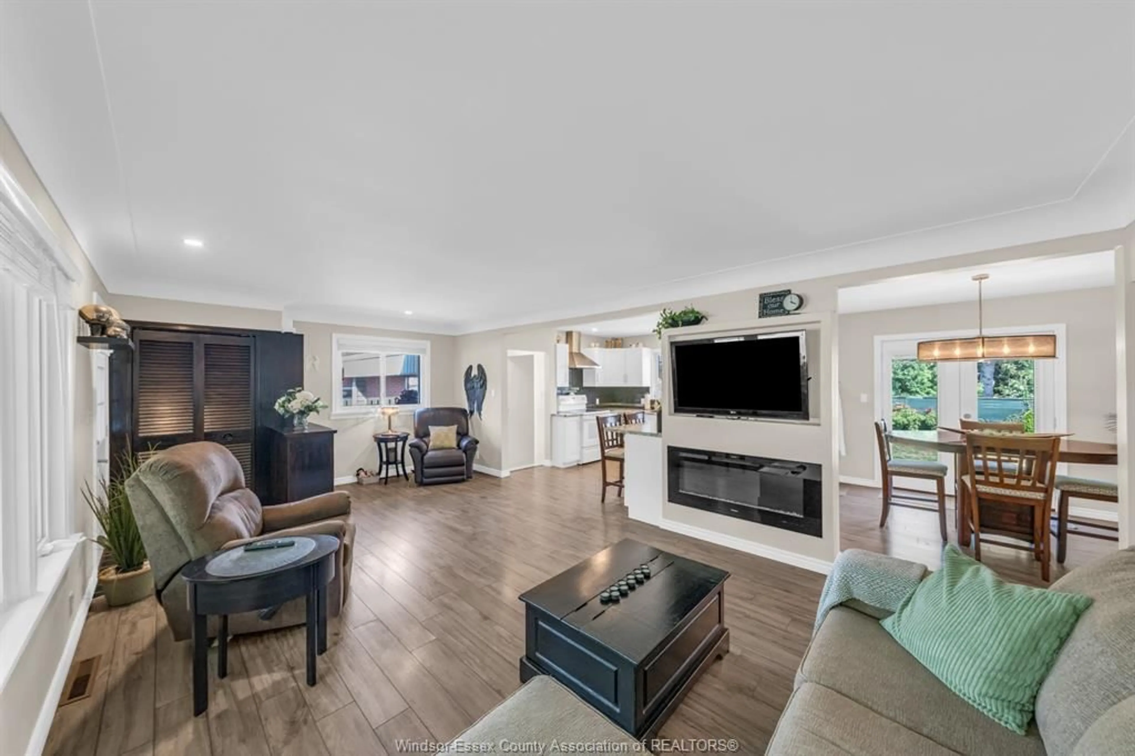 Living room with furniture, unknown for 22 DANFORTH, Leamington Ontario N8H 2P7