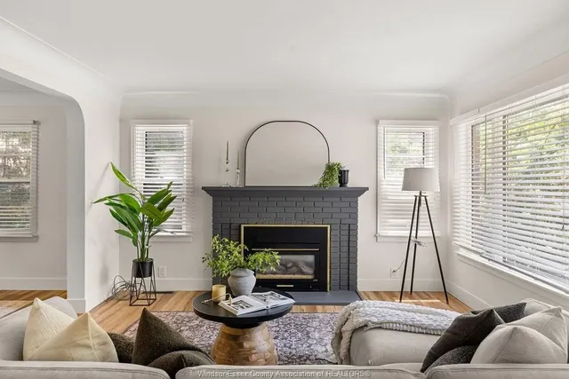 2594 BUCKINGHAM, Windsor 3