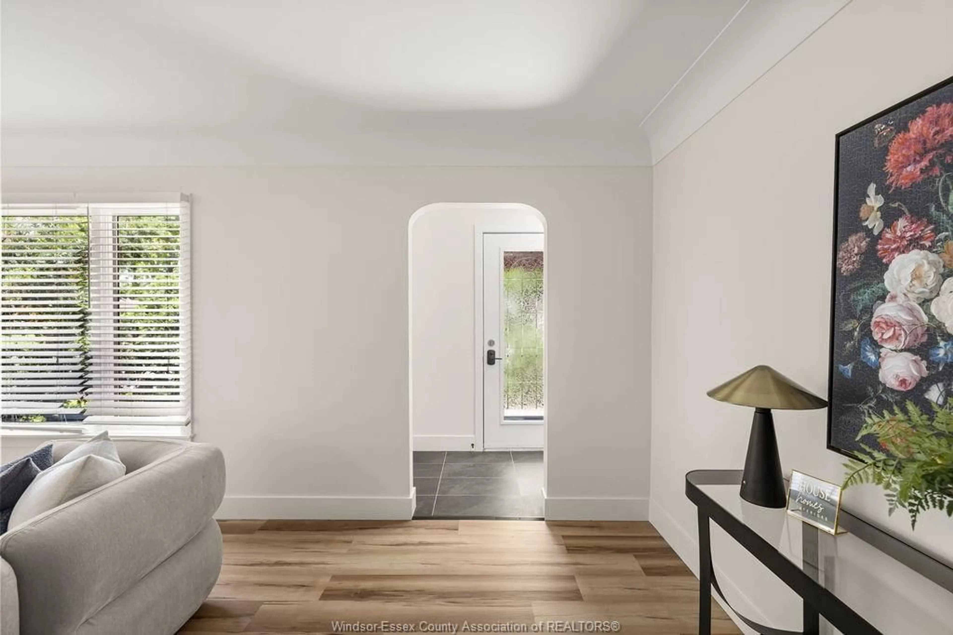 Indoor entryway for 2594 BUCKINGHAM, Windsor Ontario N8T 2B6
