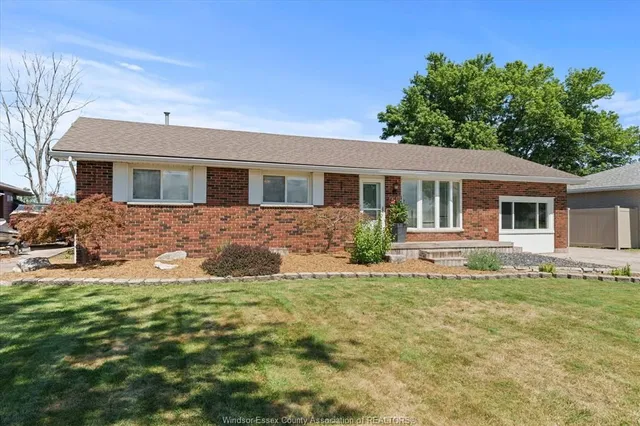 561 COUNTY RD 2, Lakeshore 2