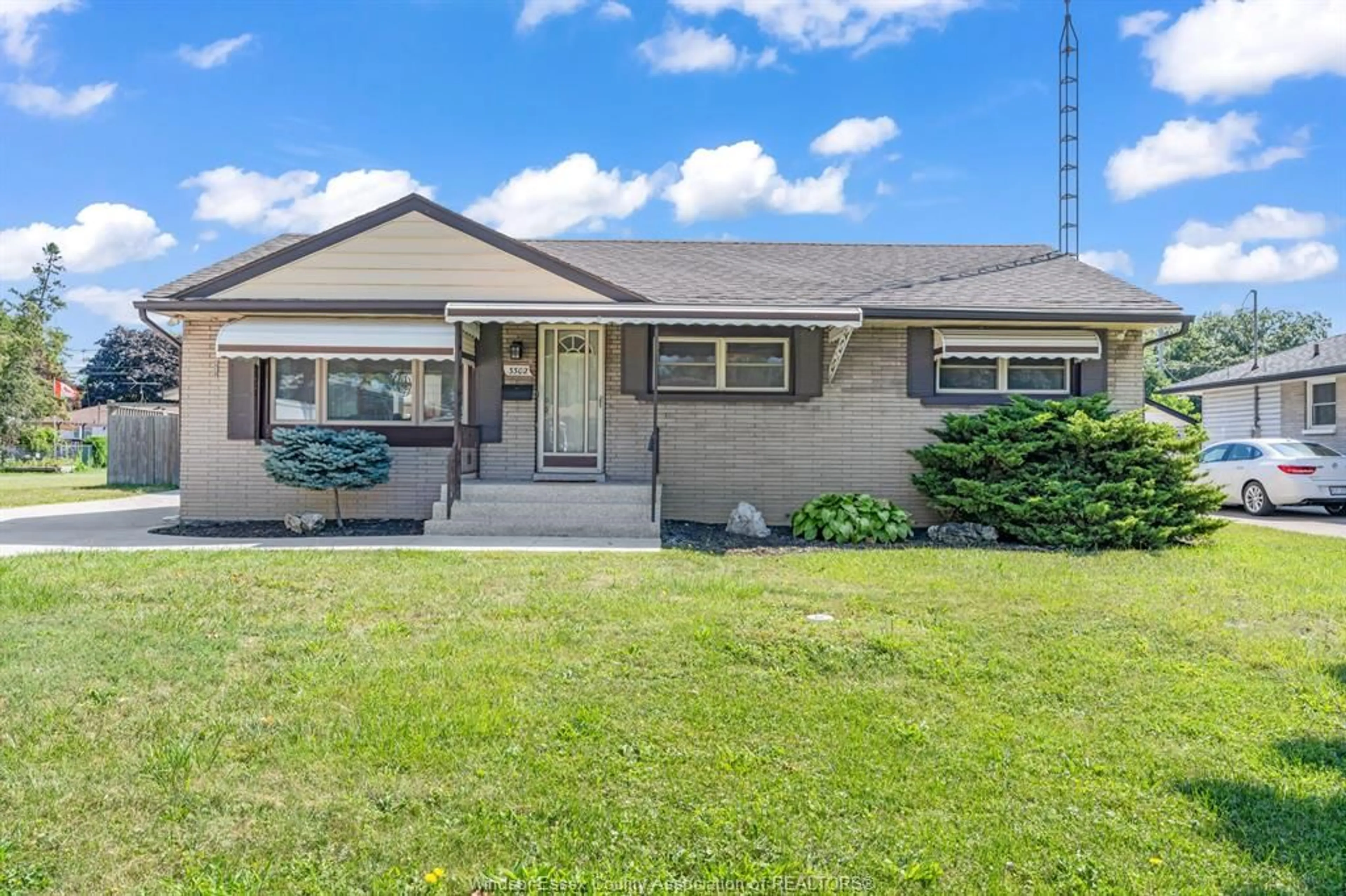 Home with vinyl exterior material, street for 3302 WOODLAWN Ave, Windsor Ontario N8W 2J3