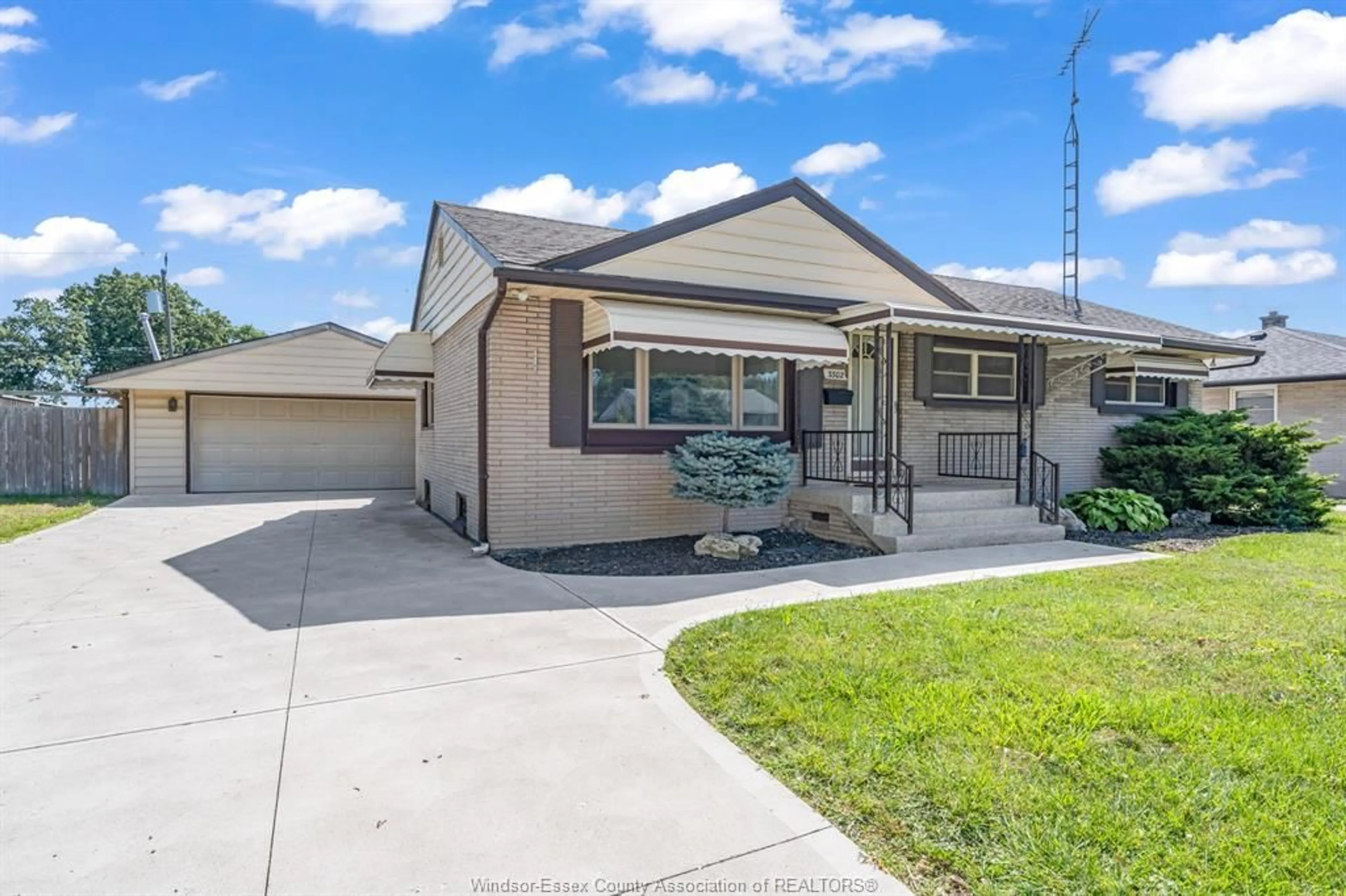 Unknown for 3302 WOODLAWN Ave, Windsor Ontario N8W 2J3