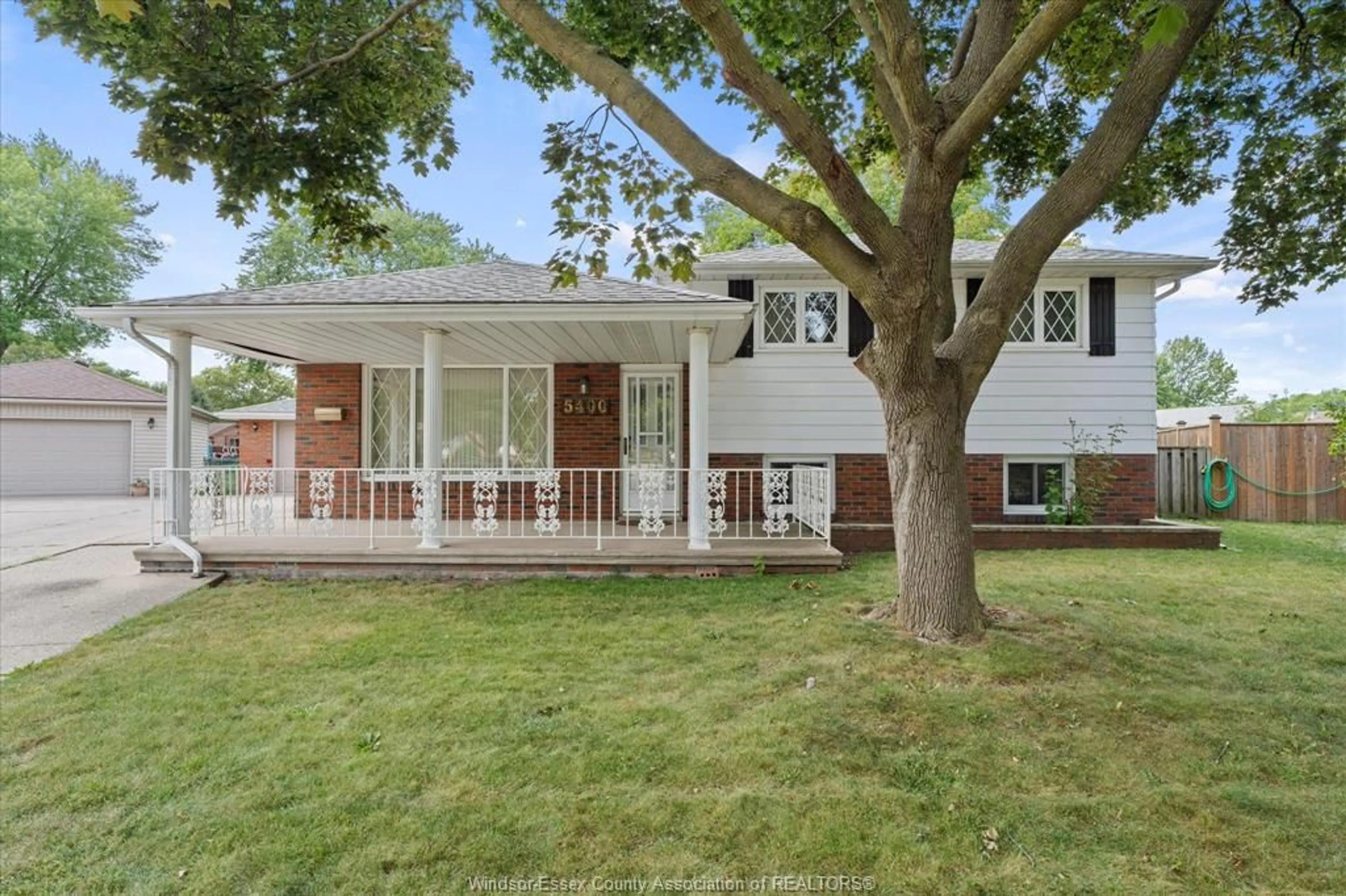 Home with brick exterior material, street for 5400 LYNDON Crt, Windsor Ontario N8T 1N8