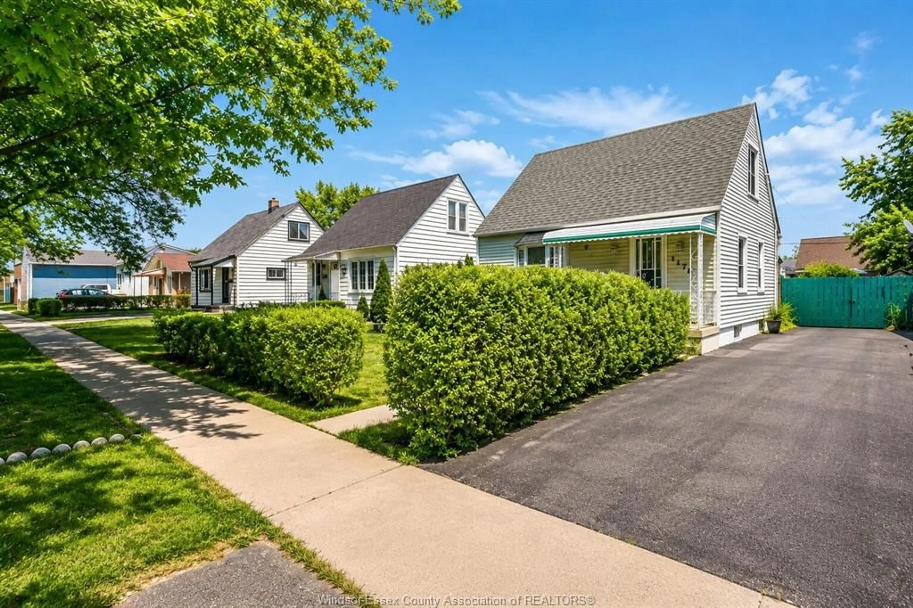 A pic from outside/outdoor area/front of a property/back of a property/a pic from drone, street for 1176 CALIFORNIA Ave, Windsor Ontario N9B 2Z9