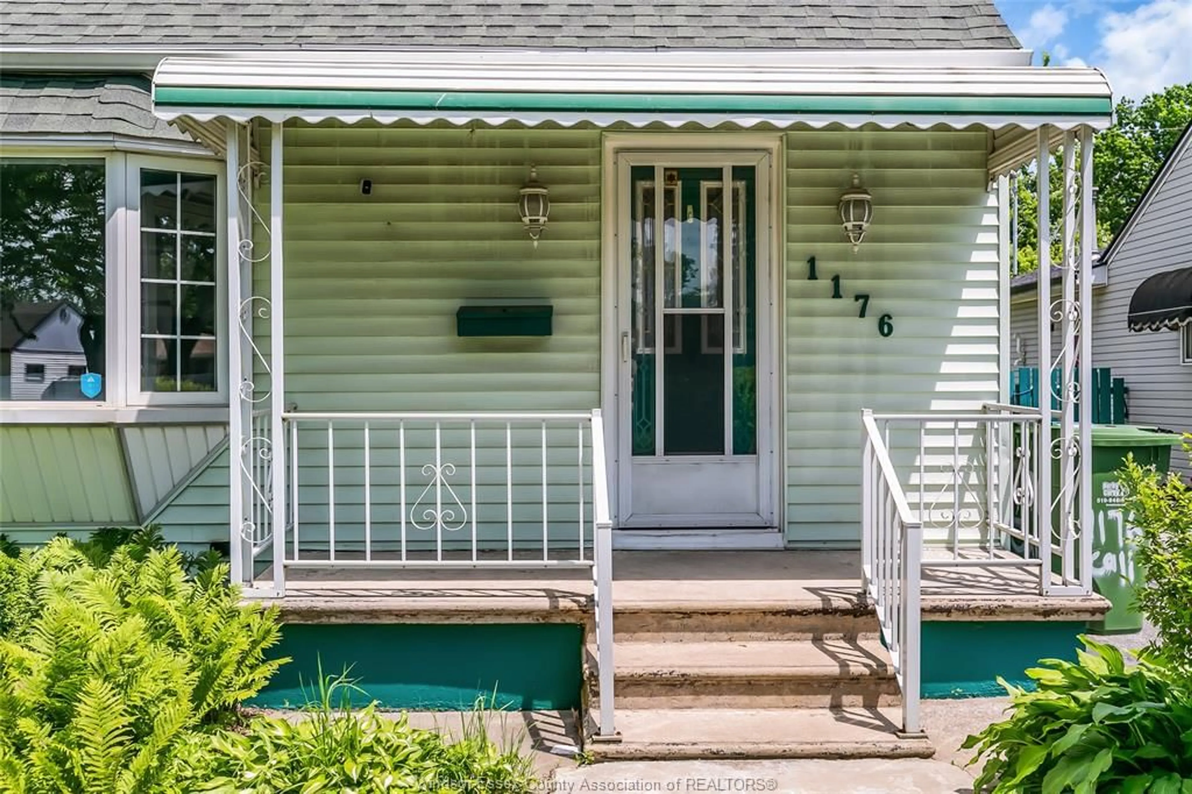 Home with vinyl exterior material, street for 1176 CALIFORNIA Ave, Windsor Ontario N9B 2Z9