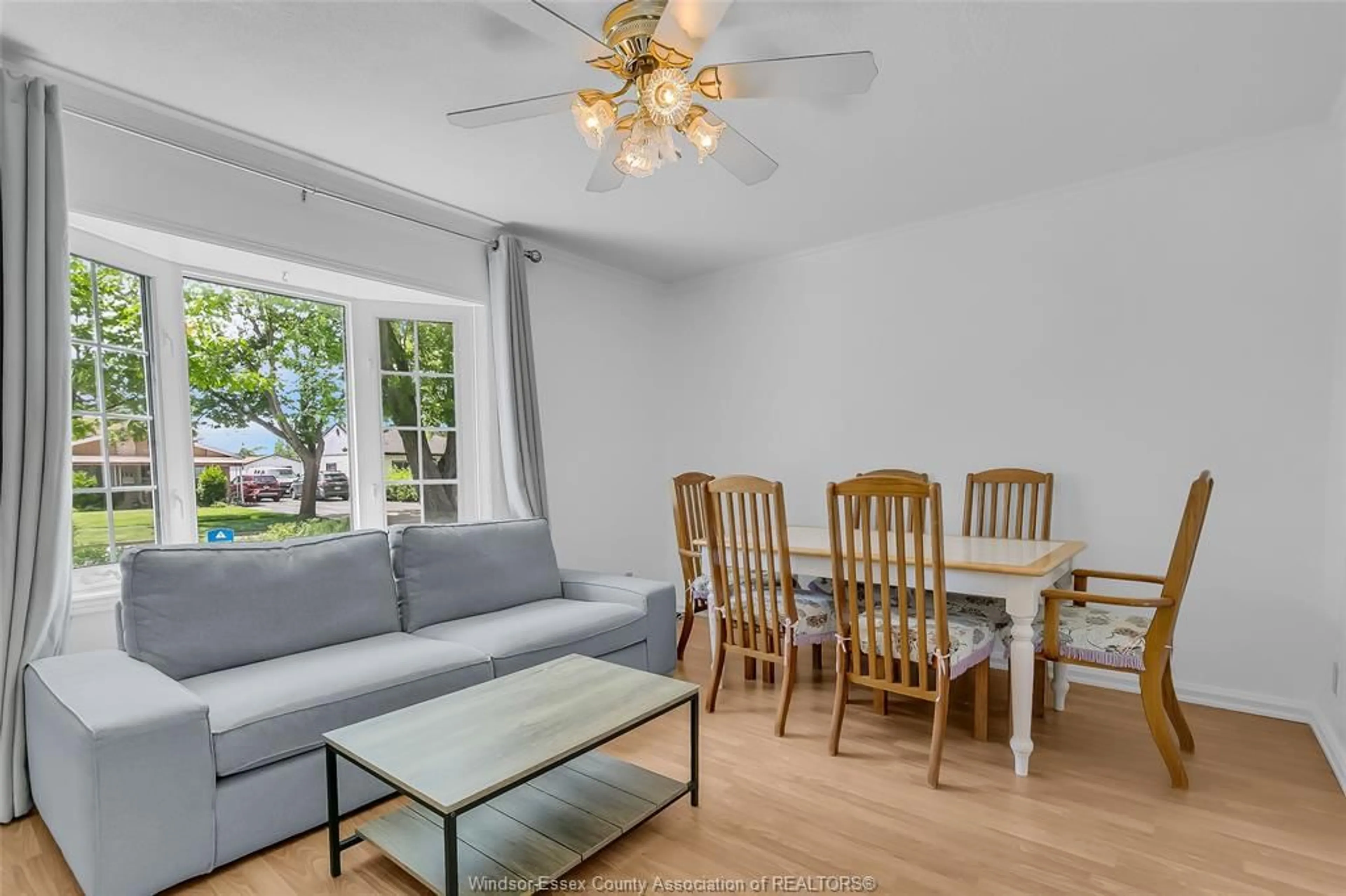 Living room with furniture, wood/laminate floor for 1176 CALIFORNIA Ave, Windsor Ontario N9B 2Z9