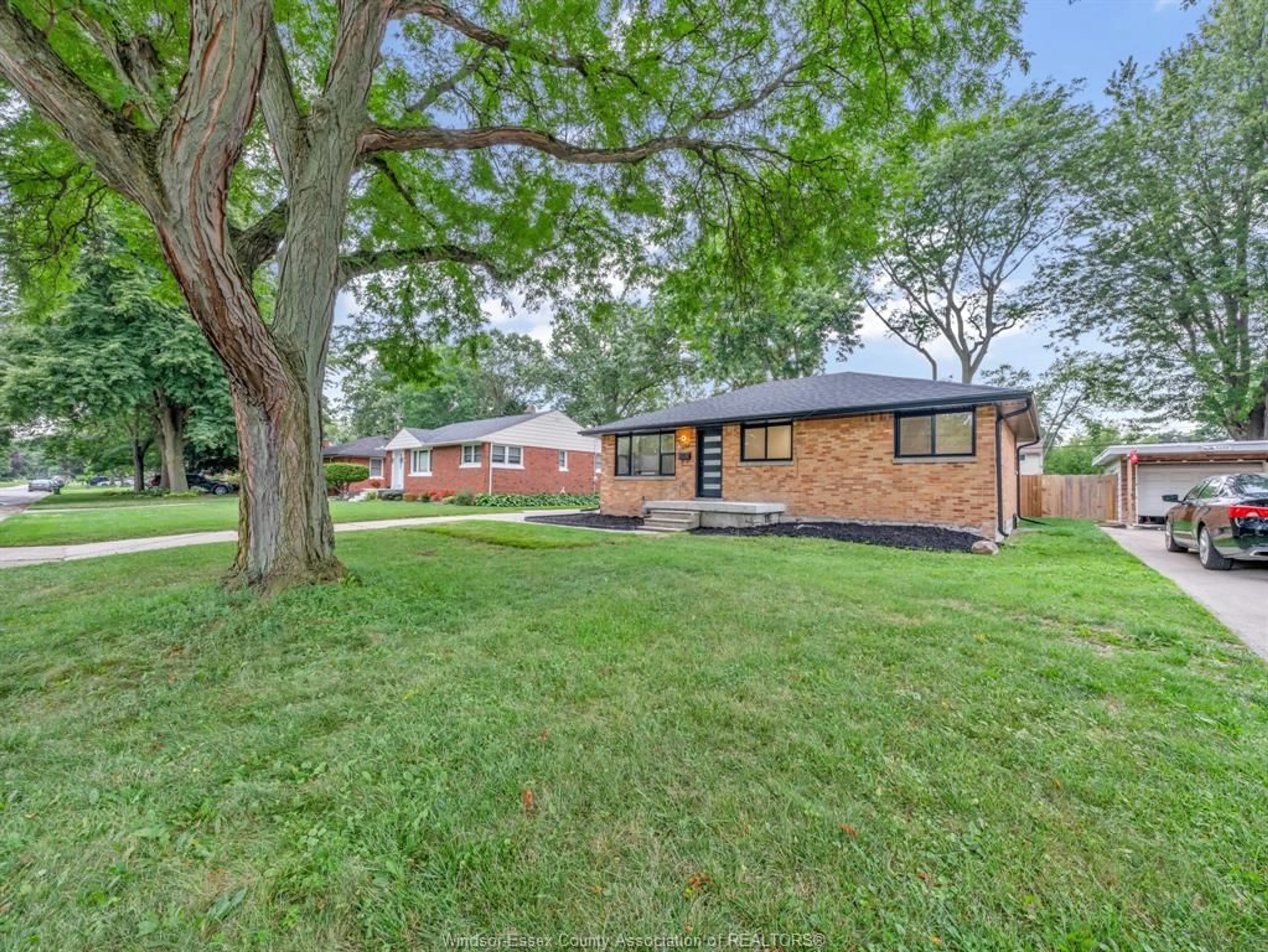 A pic from outside/outdoor area/front of a property/back of a property/a pic from drone, street for 3237 Mckay Ave, Windsor Ontario N9E 2R6