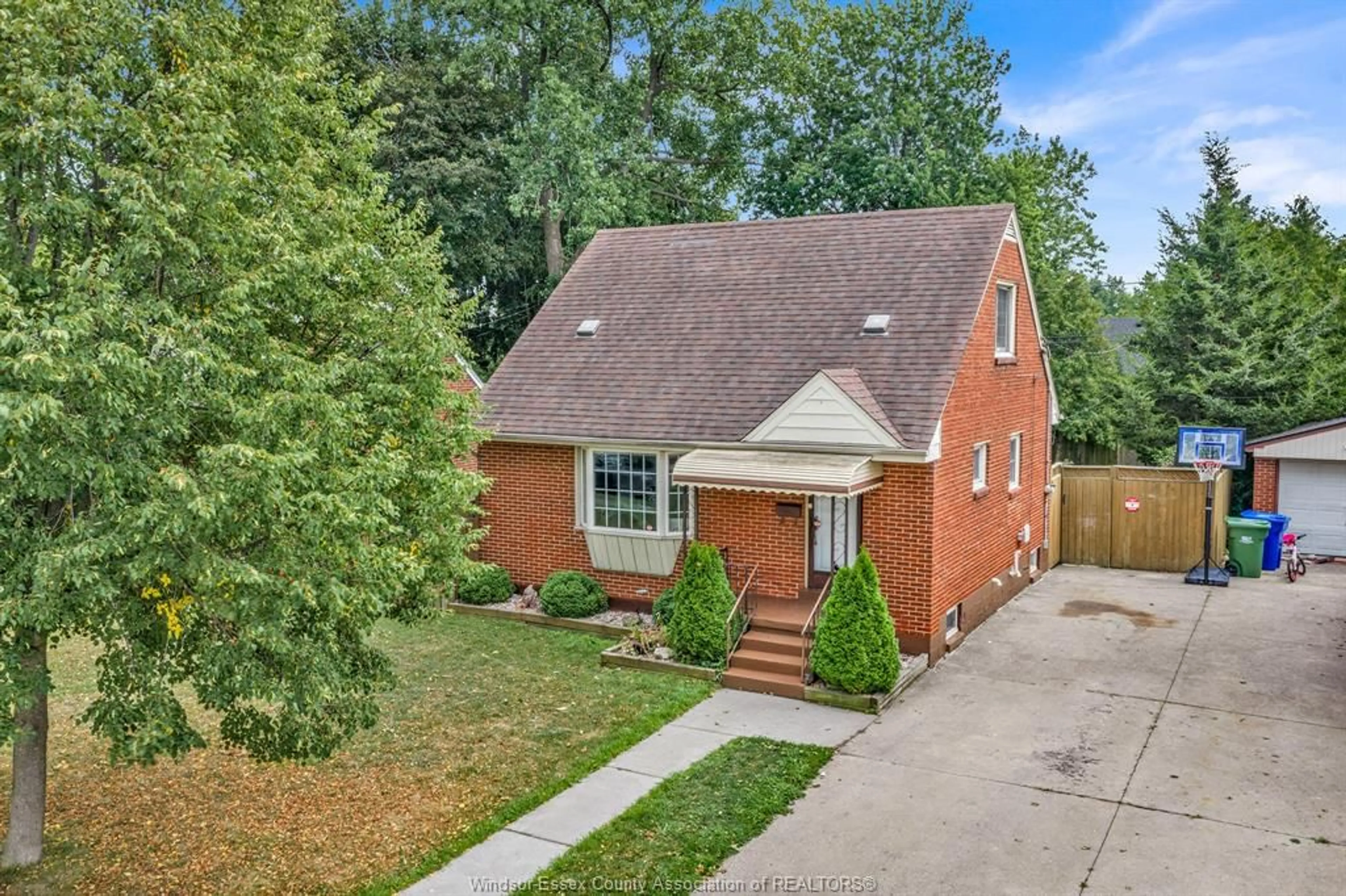 Home with brick exterior material, street for 2187 GIRARDOT, Windsor Ontario N9B 1R3