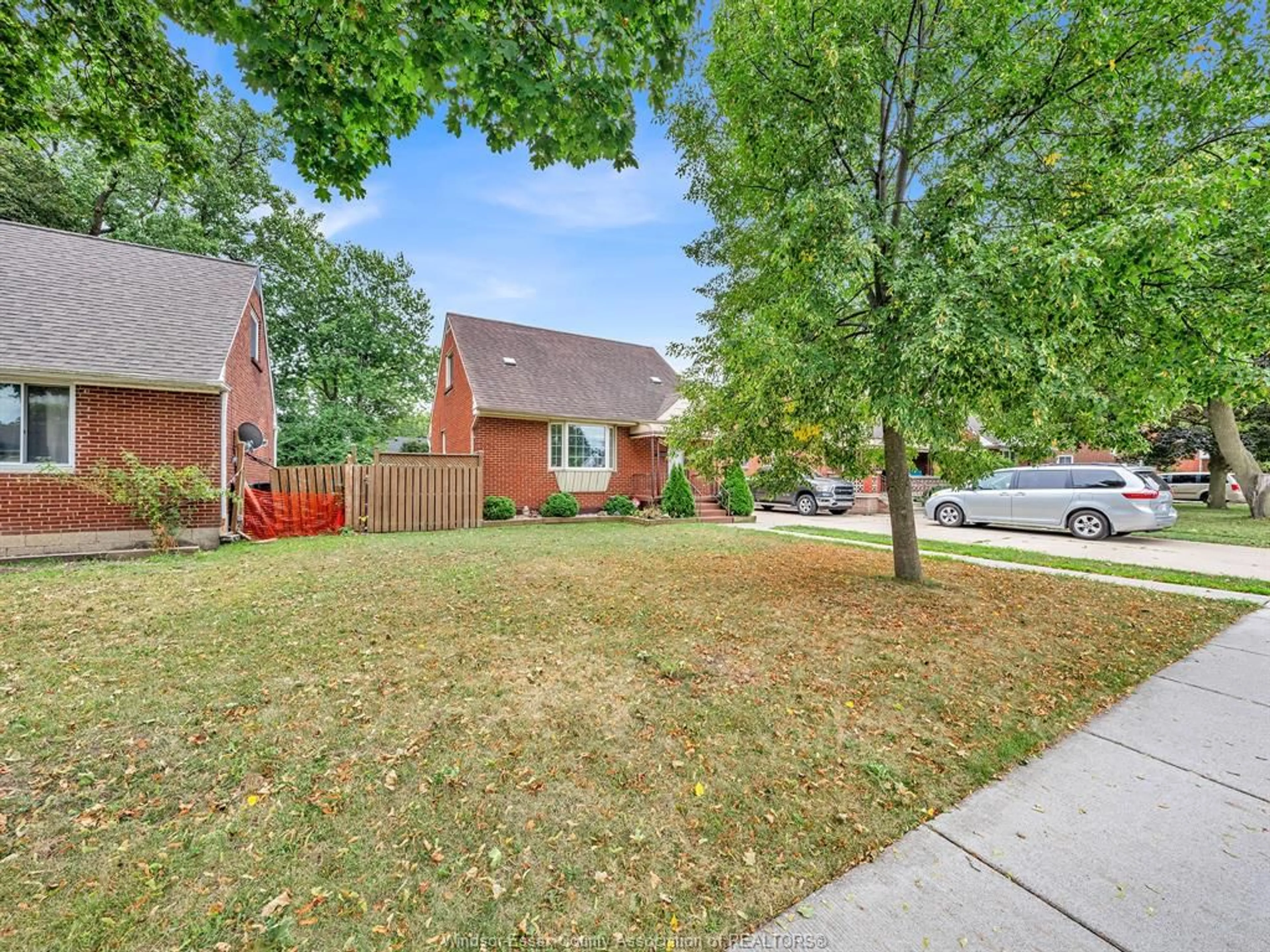 Unknown for 2187 GIRARDOT, Windsor Ontario N9B 1R3
