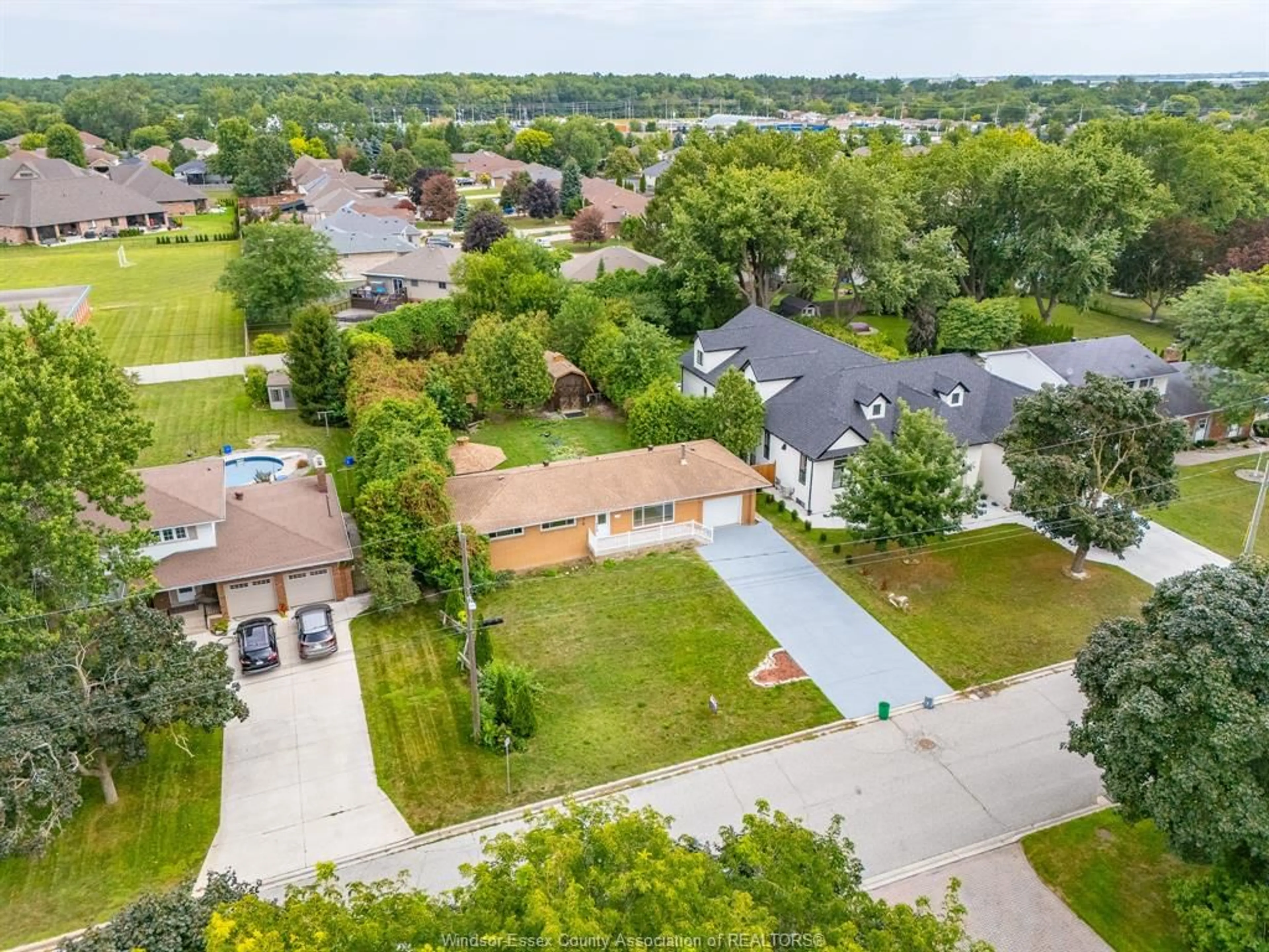 A pic from outside/outdoor area/front of a property/back of a property/a pic from drone, street for 970 Morand Street, Windsor Ontario N9G 1J4