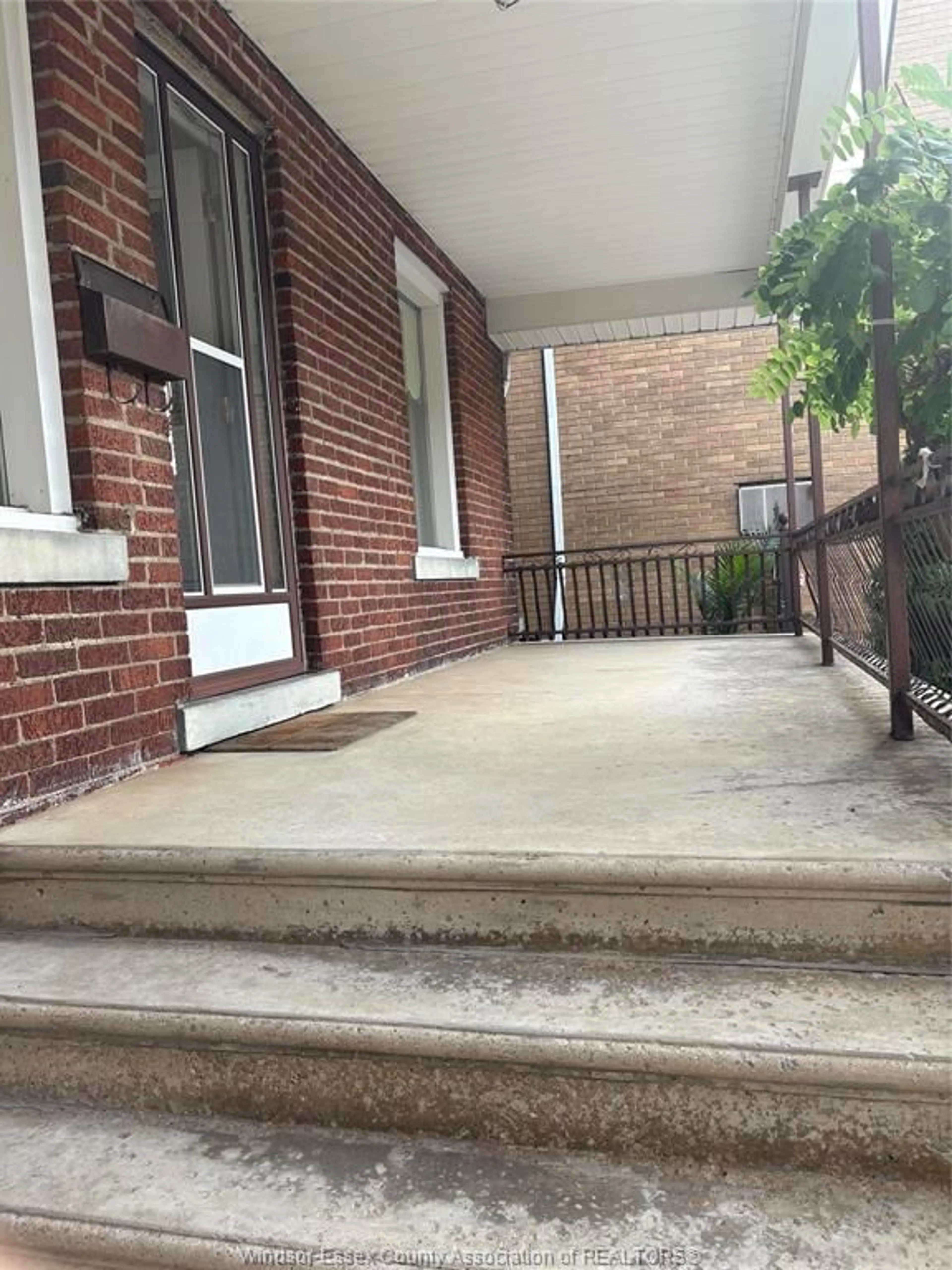 Unknown for 865 ERIE St, Windsor Ontario N9A 3Y7