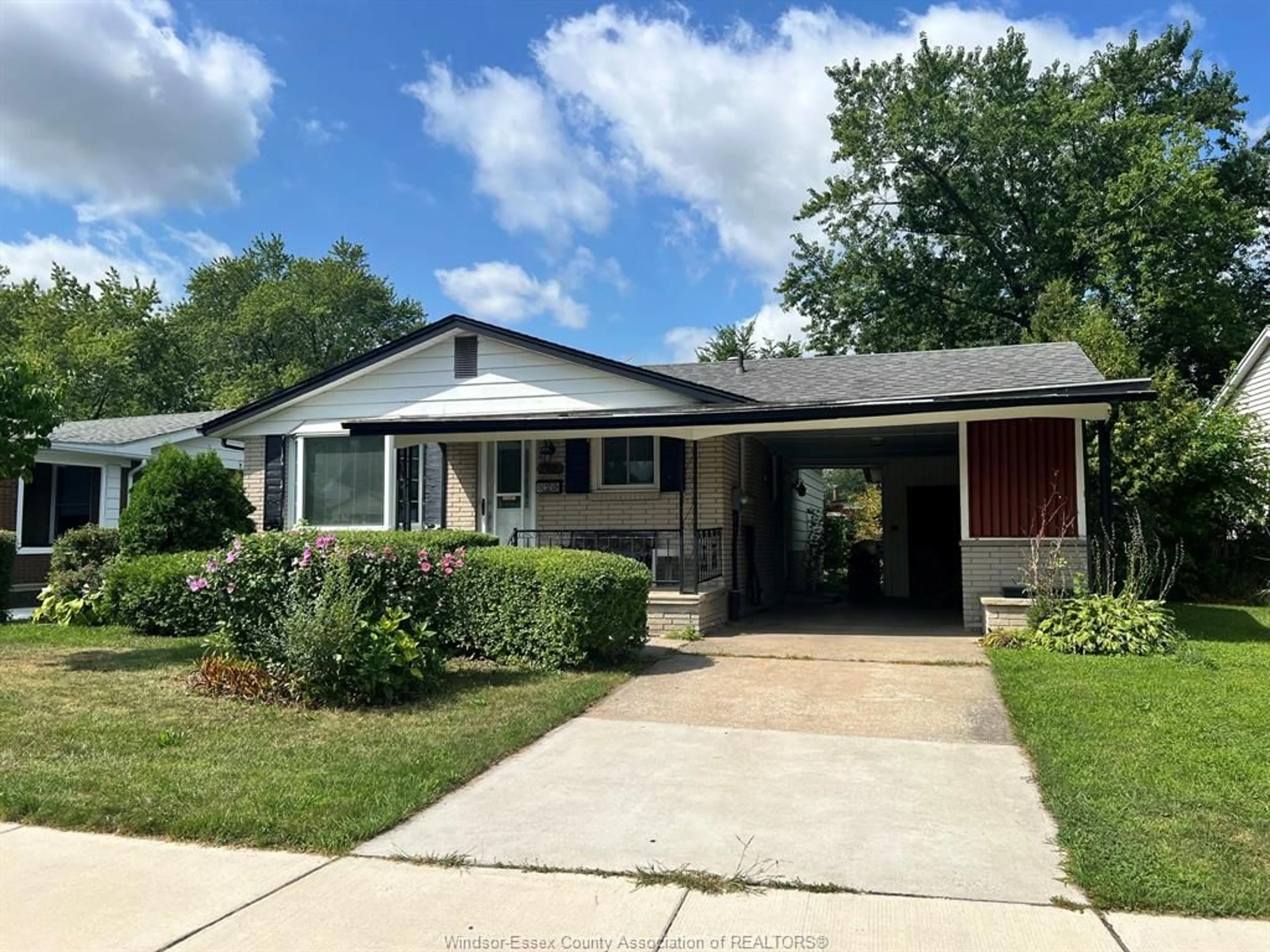 Home with vinyl exterior material, street for 2729 RIVARD, Windsor Ontario N8T 2H5