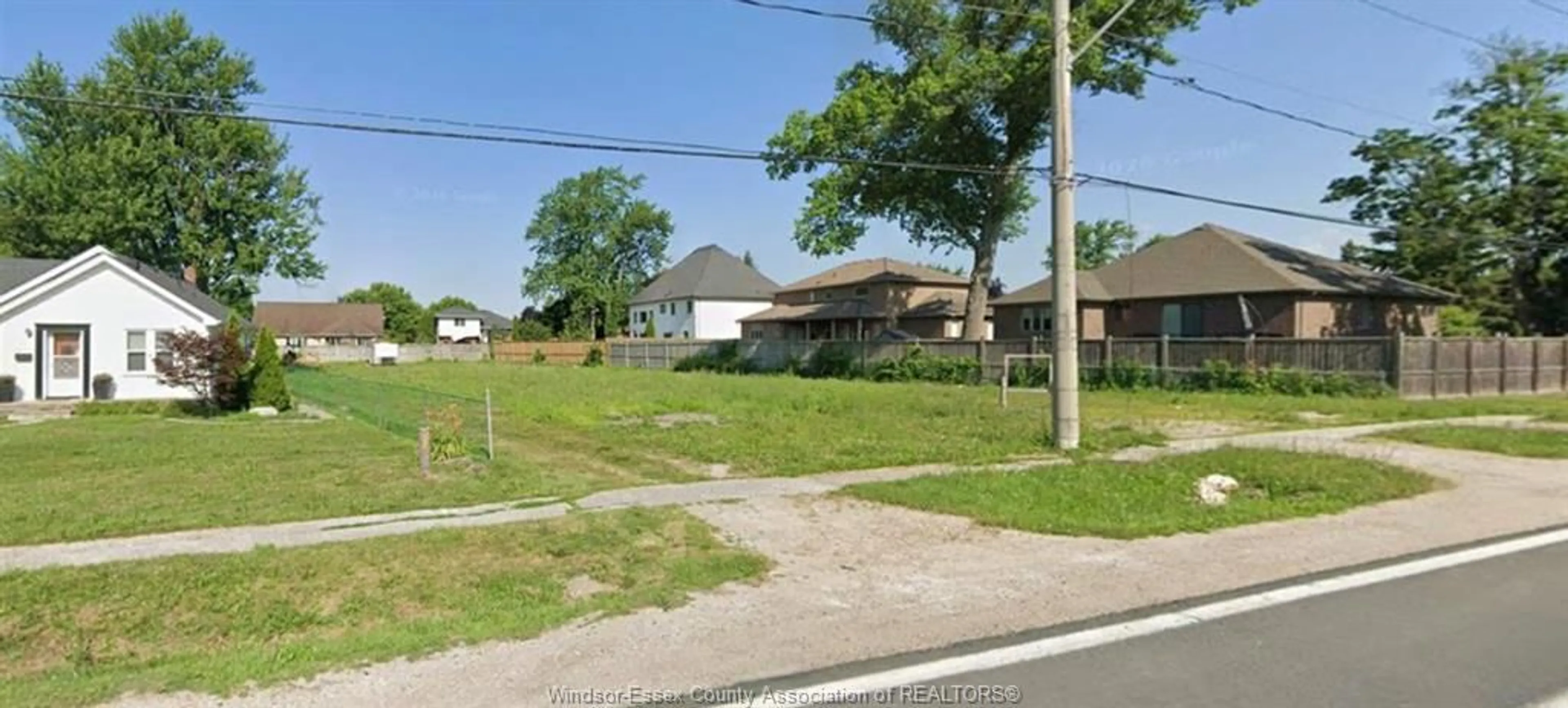 Blurry image for 4617-4619 Howard Ave, Windsor Ontario N9G 1P8