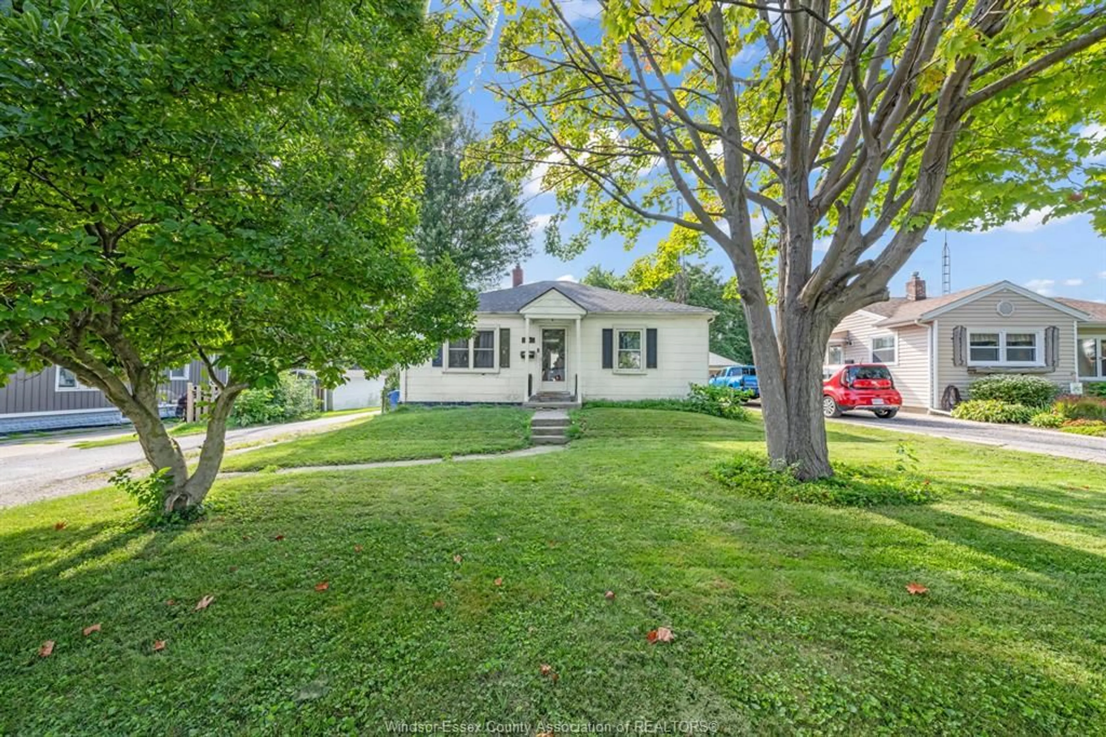 A pic from outside/outdoor area/front of a property/back of a property/a pic from drone, street for 45 Wigle St, Leamington Ontario N8H 2S8