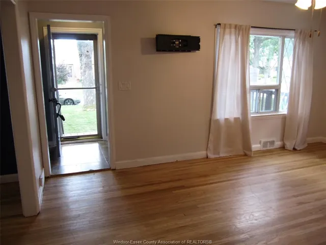 909 St. Marys, Windsor 2